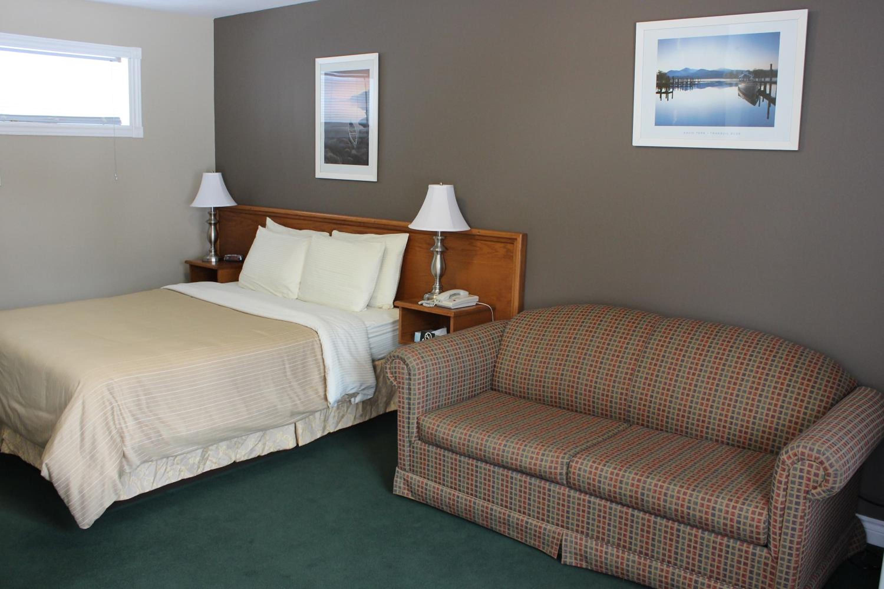 Queen Room photo 1
