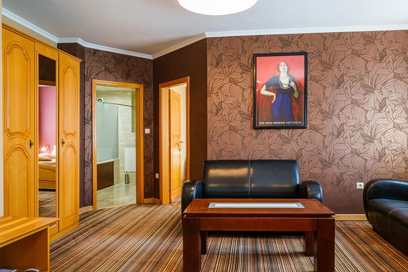 One-Bedroom Apartment - Photo 3
