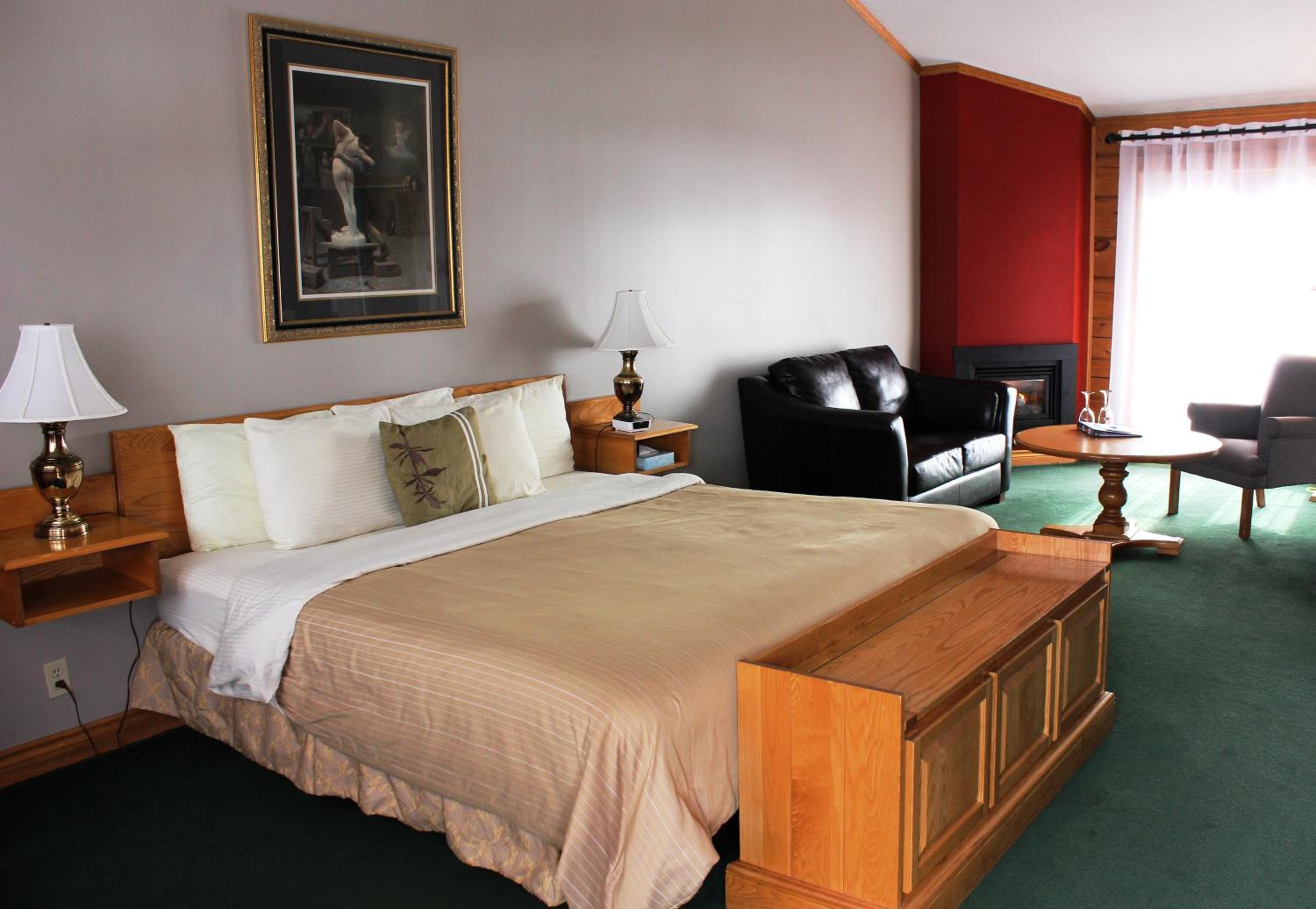 King Suite with Fireplace photo 1