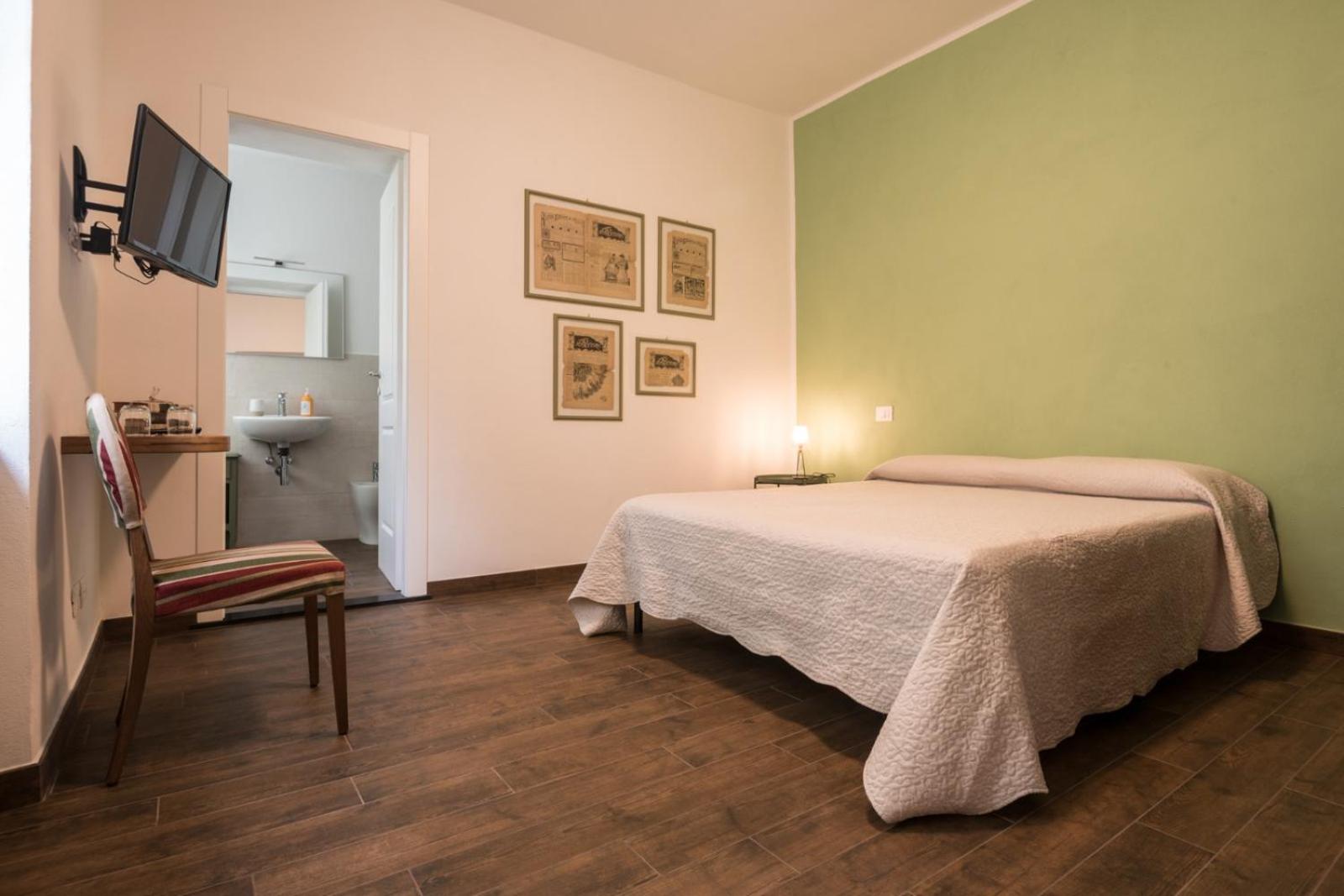Large Double Room - Photo 5