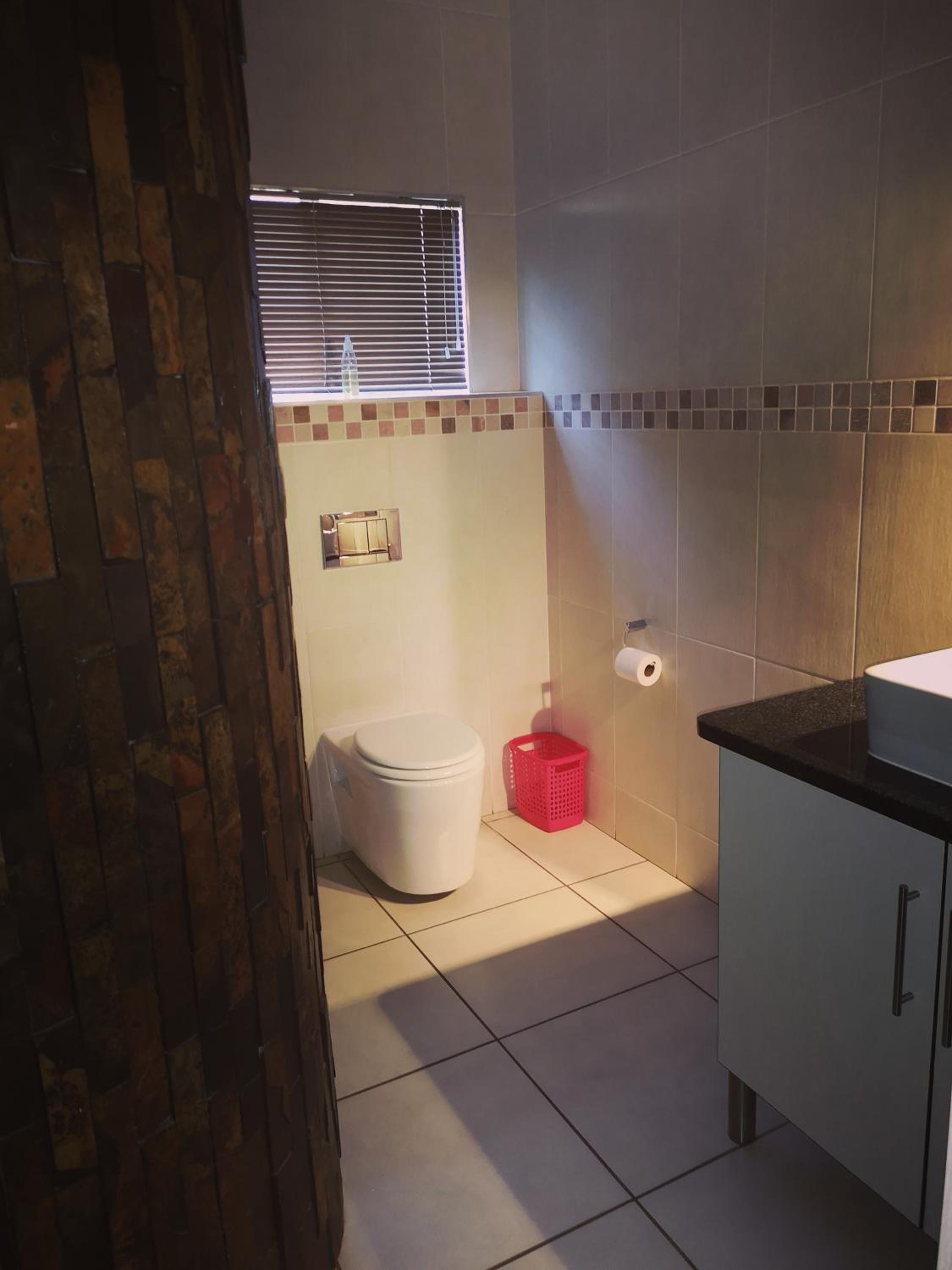 Deluxe Double Room with Shower - Photo 4