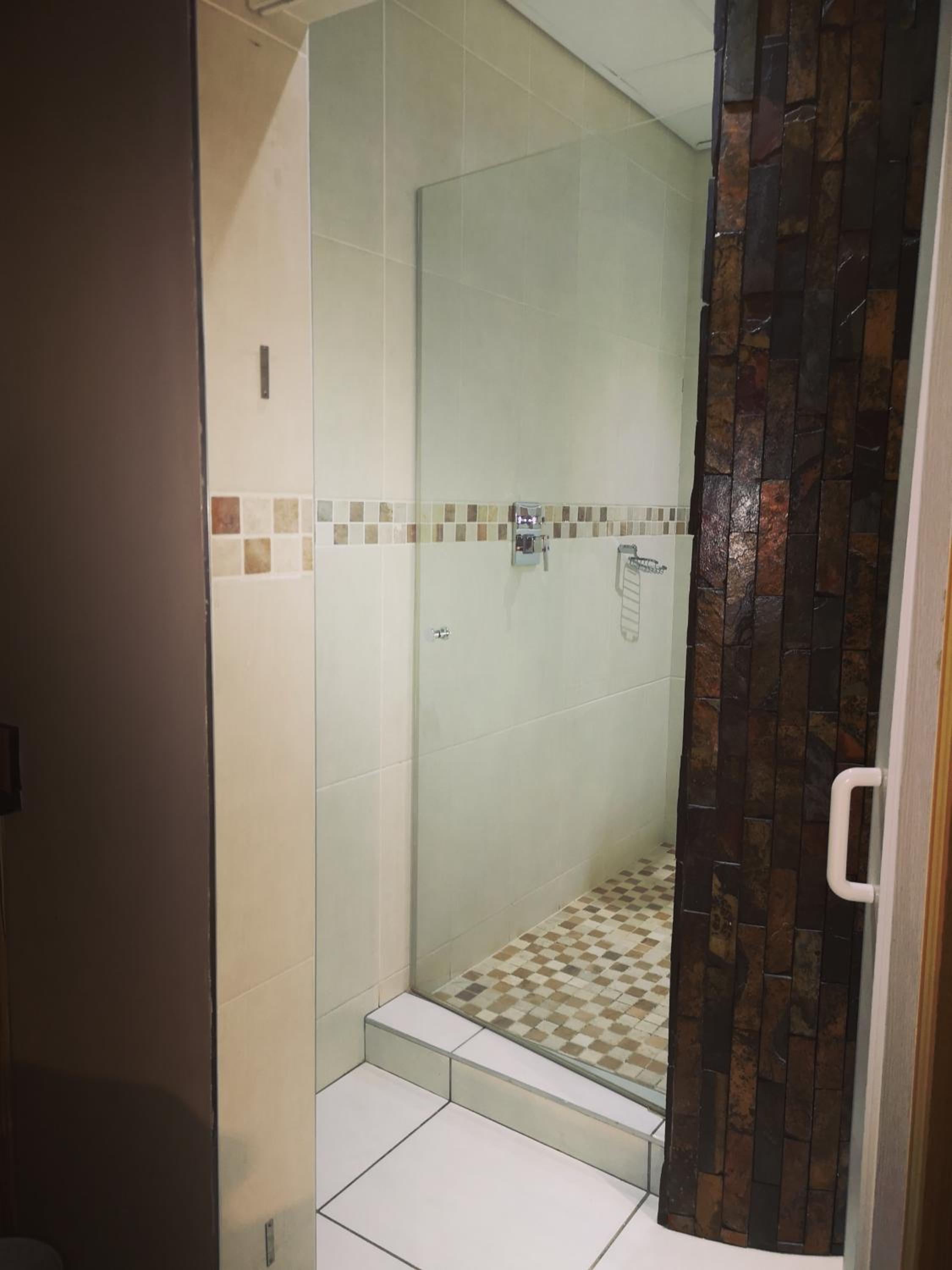 Deluxe Double Room with Shower - Photo 7