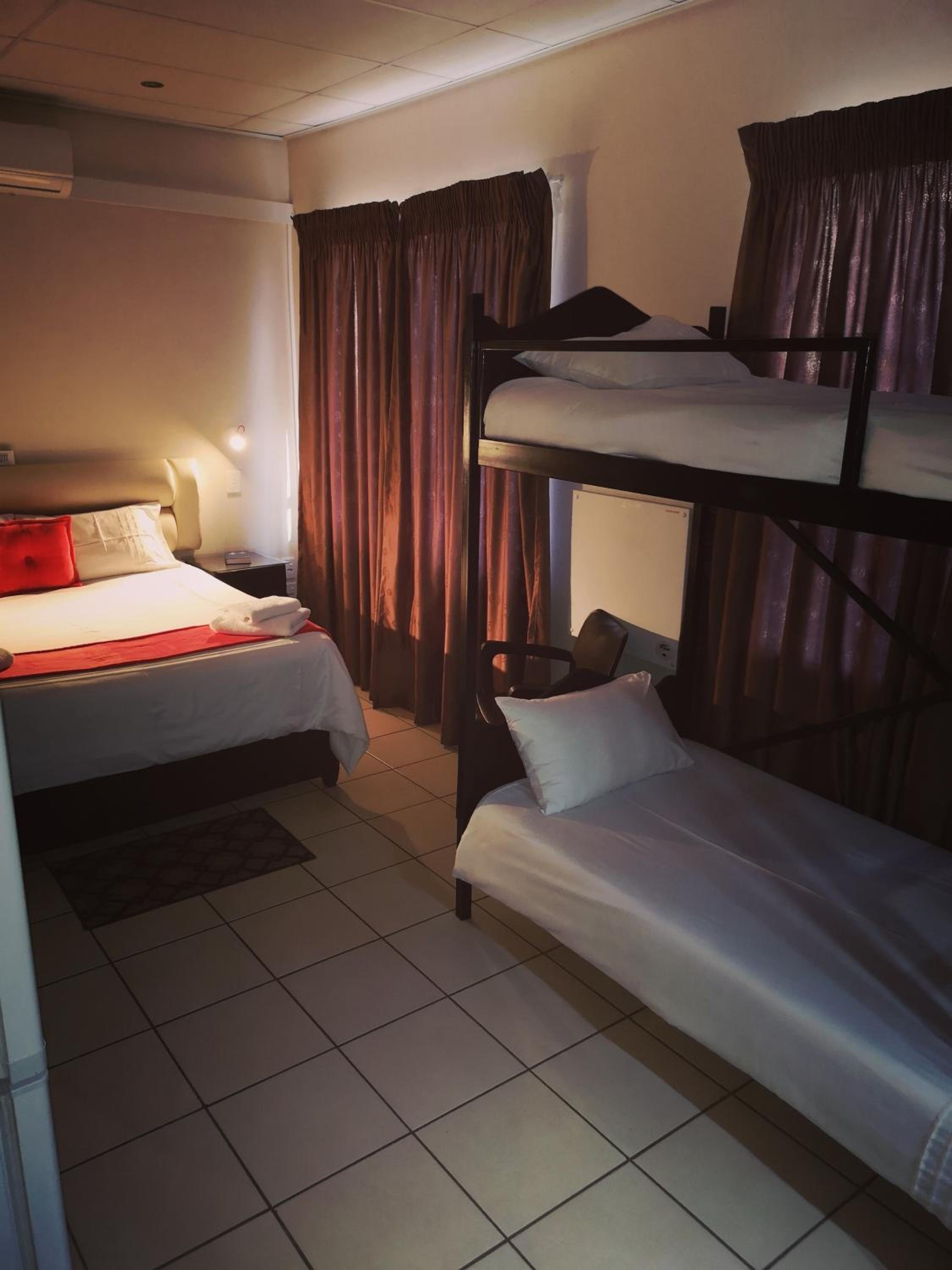 Deluxe Double Room with Shower - Photo 12