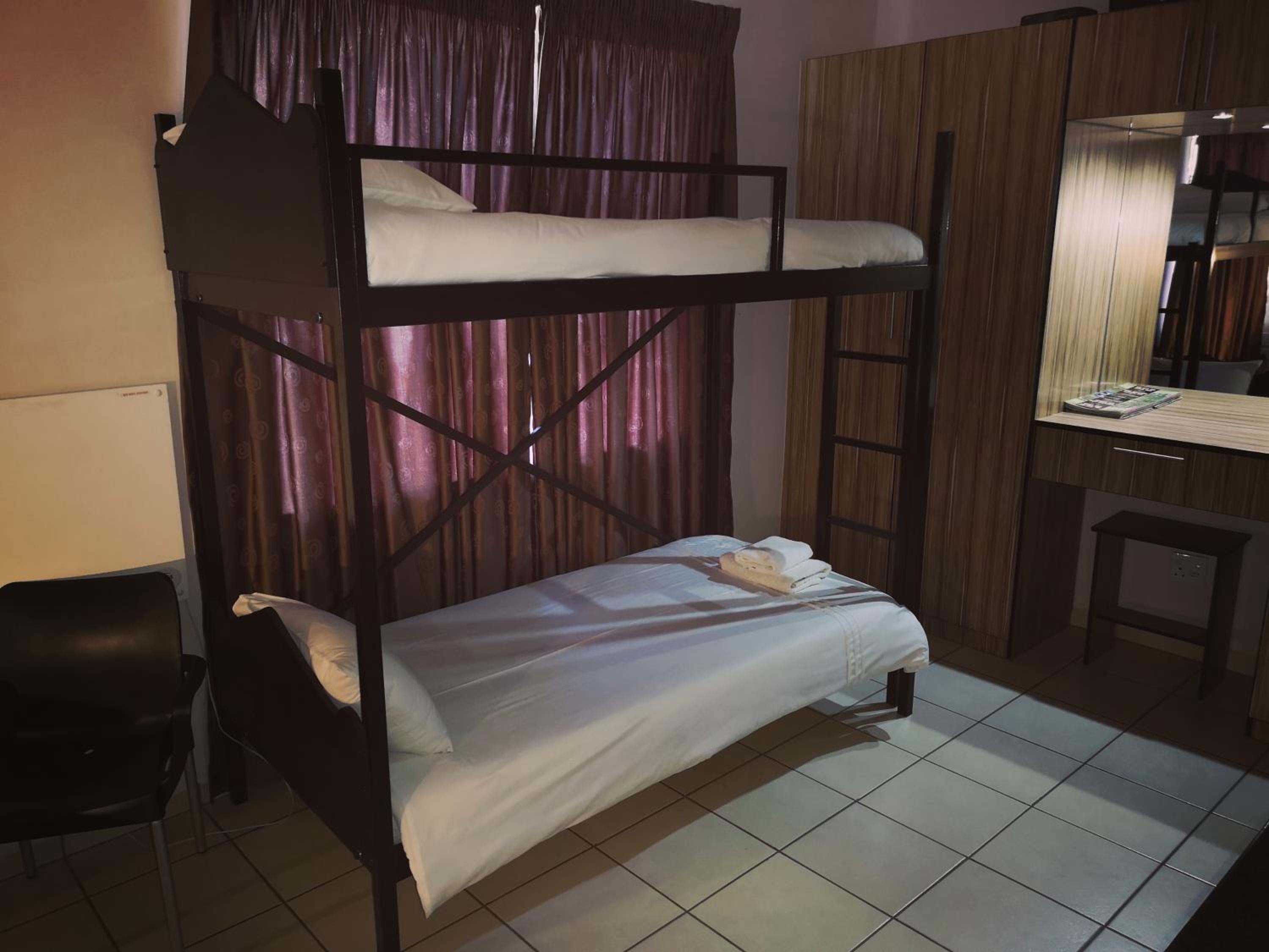Deluxe Double Room with Shower - Photo 13