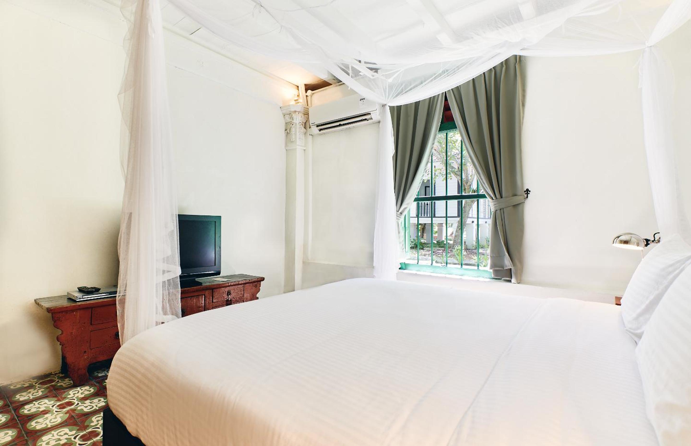 King Bed Suite - Colonial House 2 - Photo 4