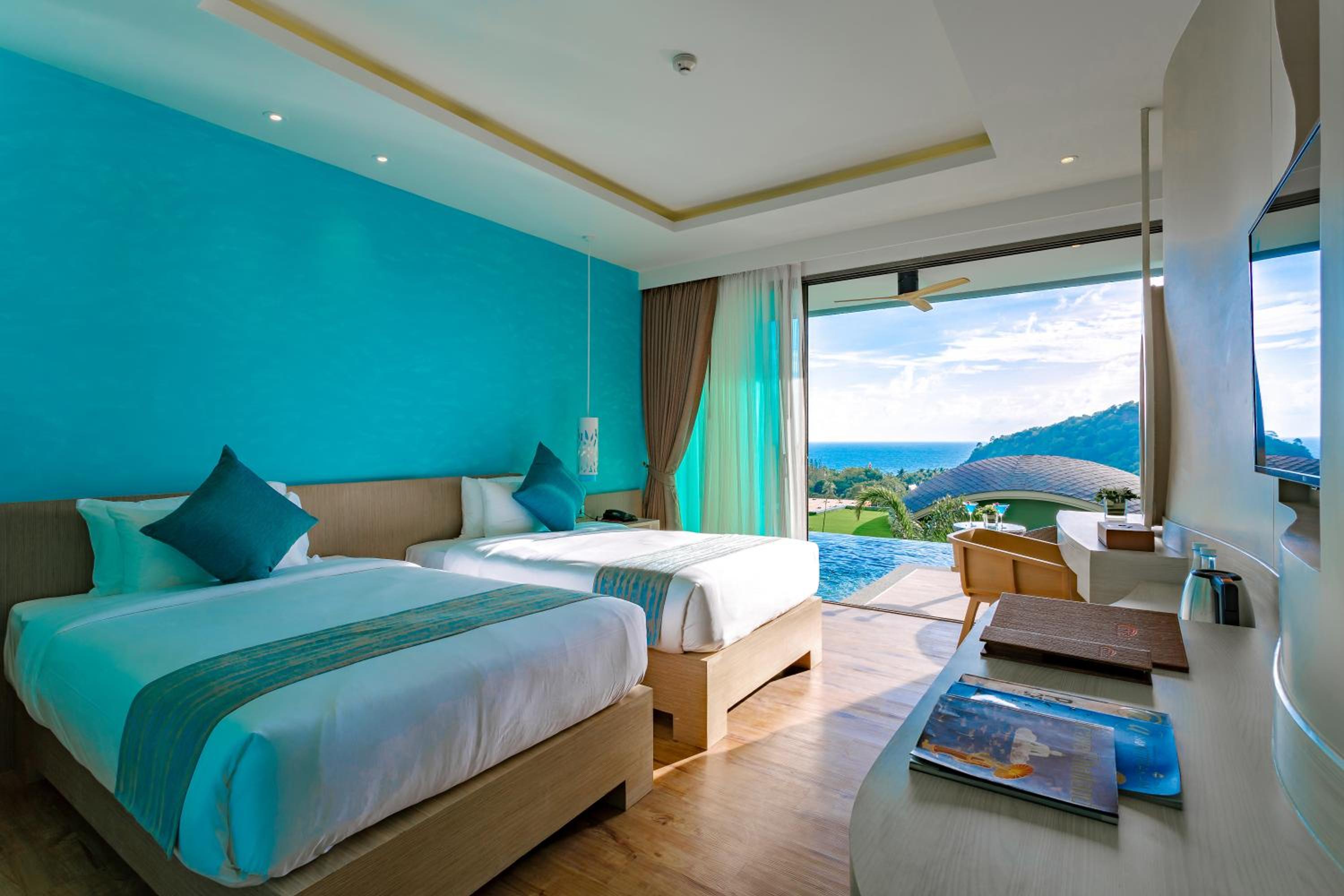 Deluxe Pool Access with Sea view  - Photo 14