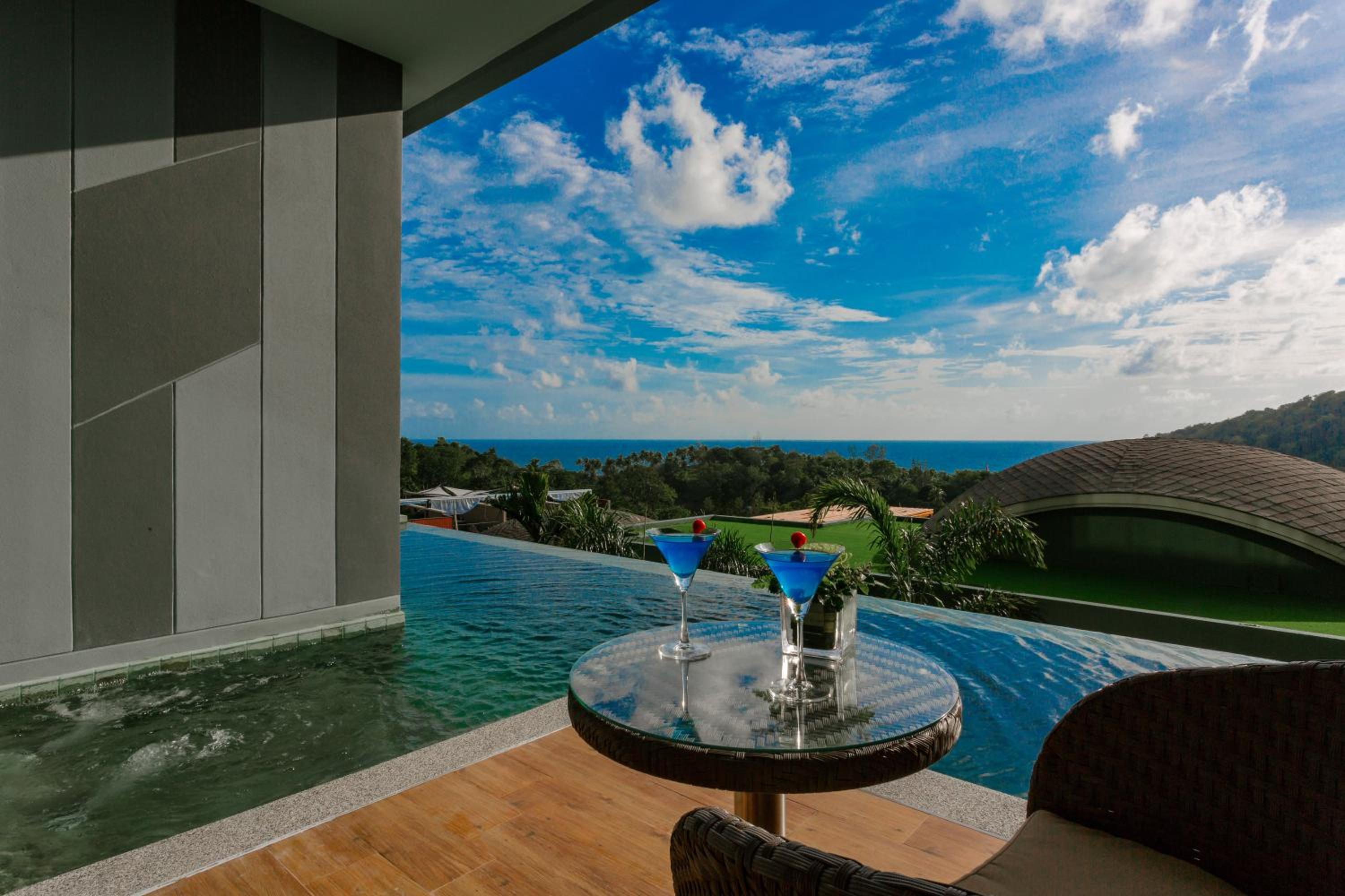 Deluxe Pool Access with Sea view  - Photo 11