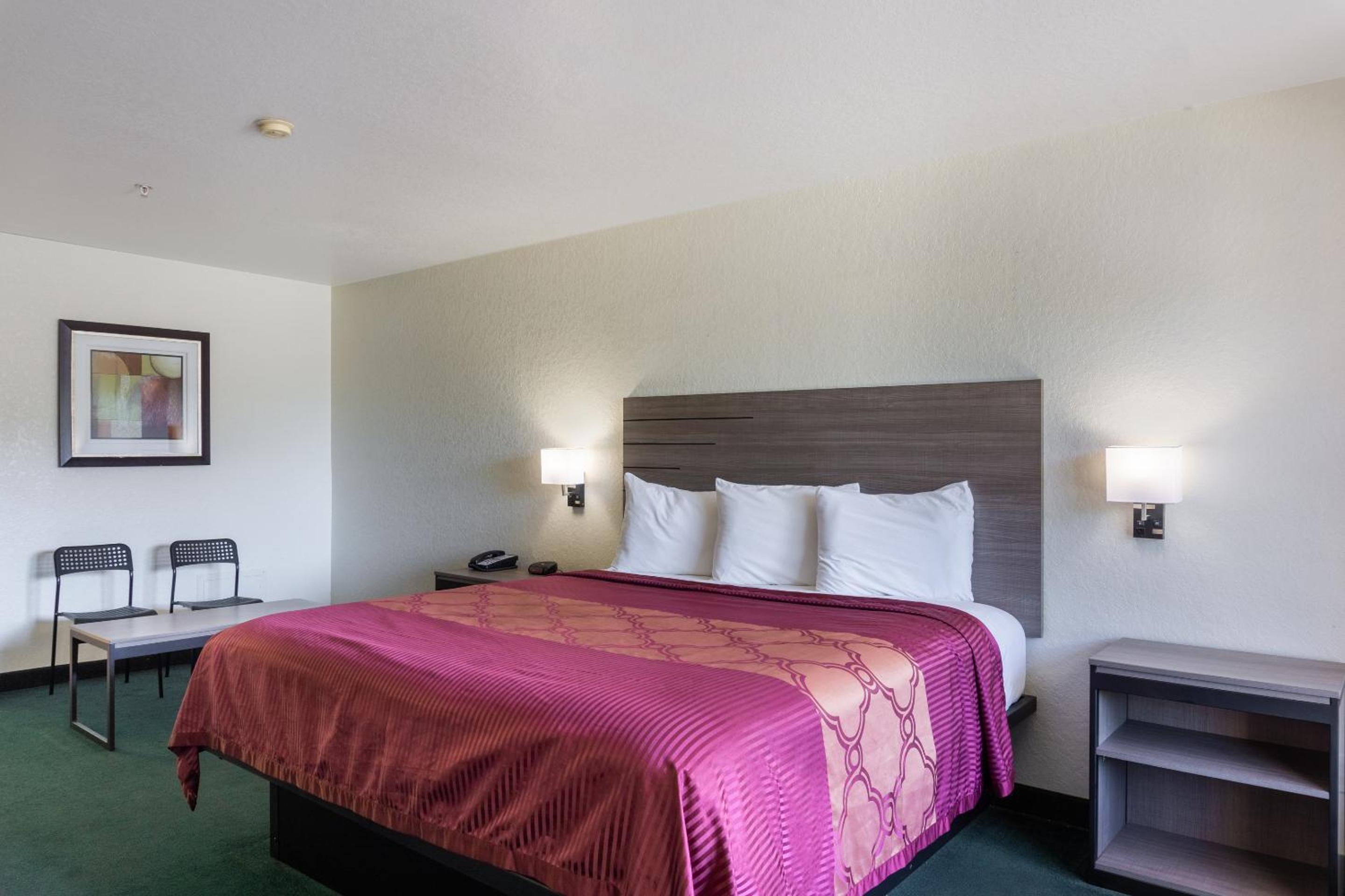 Premium King Bed - Photo 4