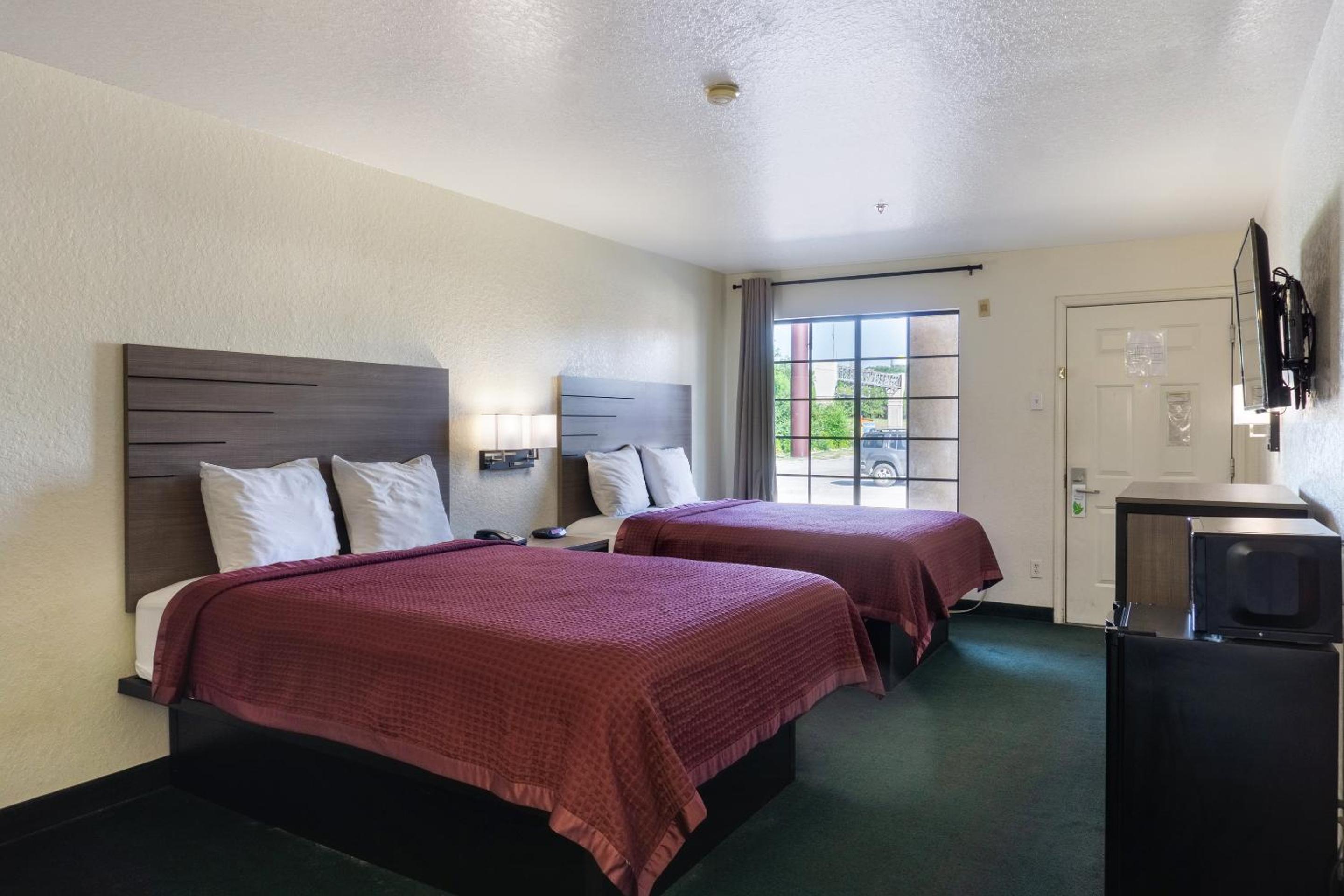 Queen Room with Two Queen Beds - Photo 6