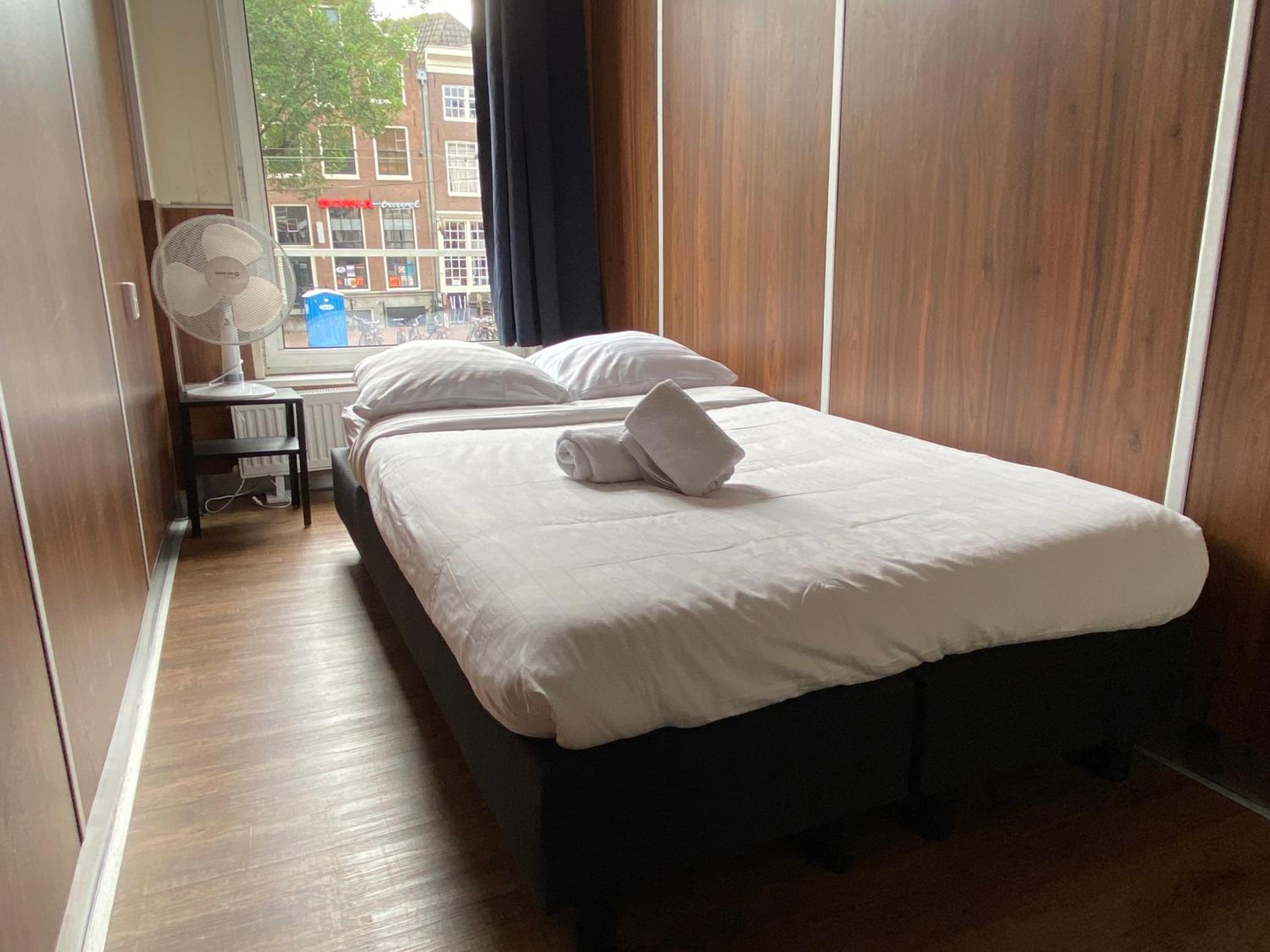 Double Room with Shared Bathroom photo 1