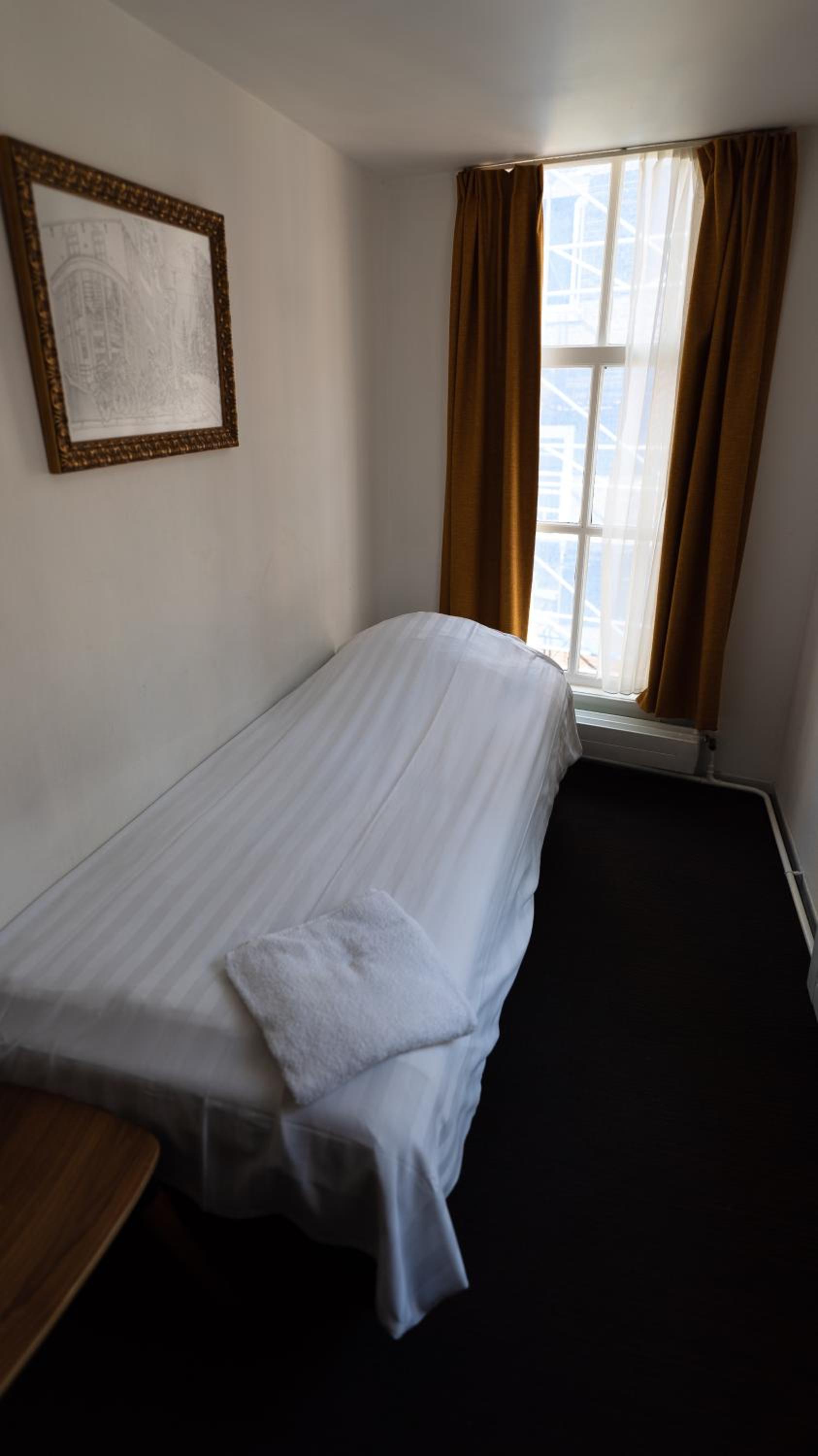 Triple Room with Shared Bathroom photo 1