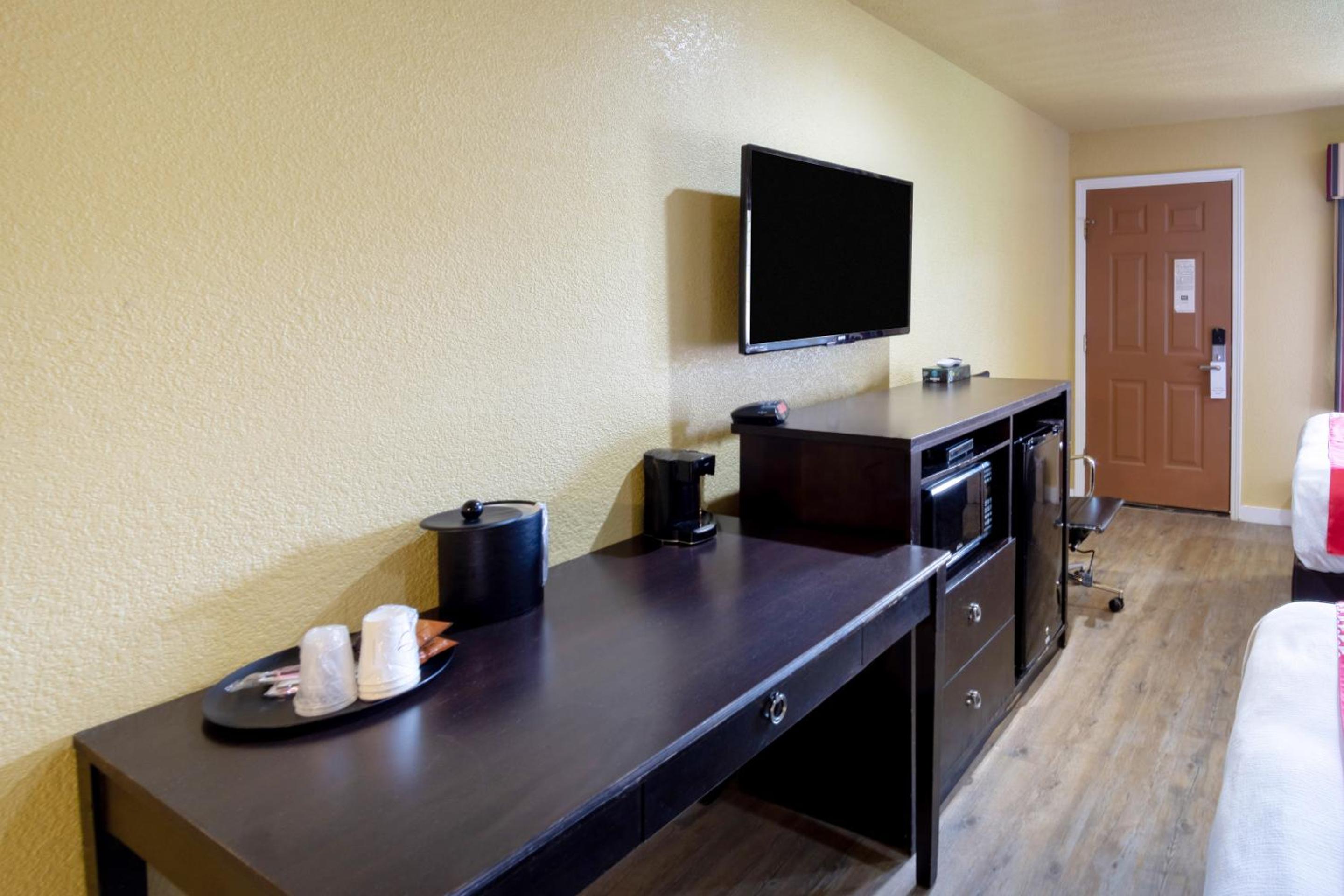 Queen Room photo 2