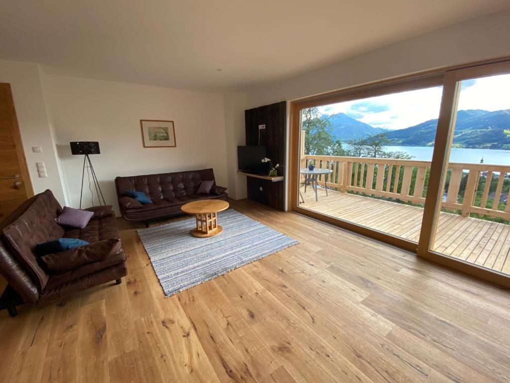 Apartment with Lake View