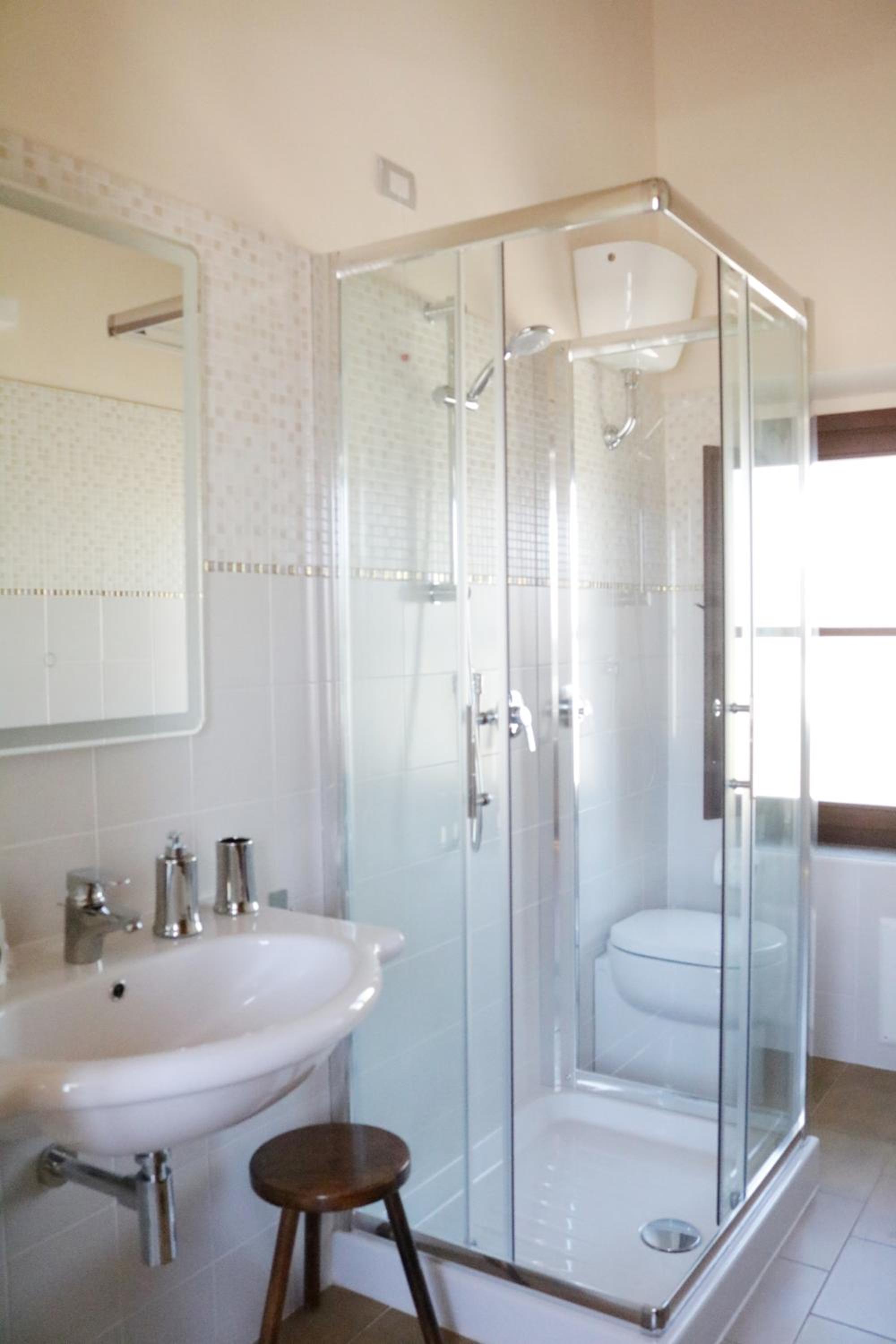 Double Room with Private External Bathroom - Photo 2