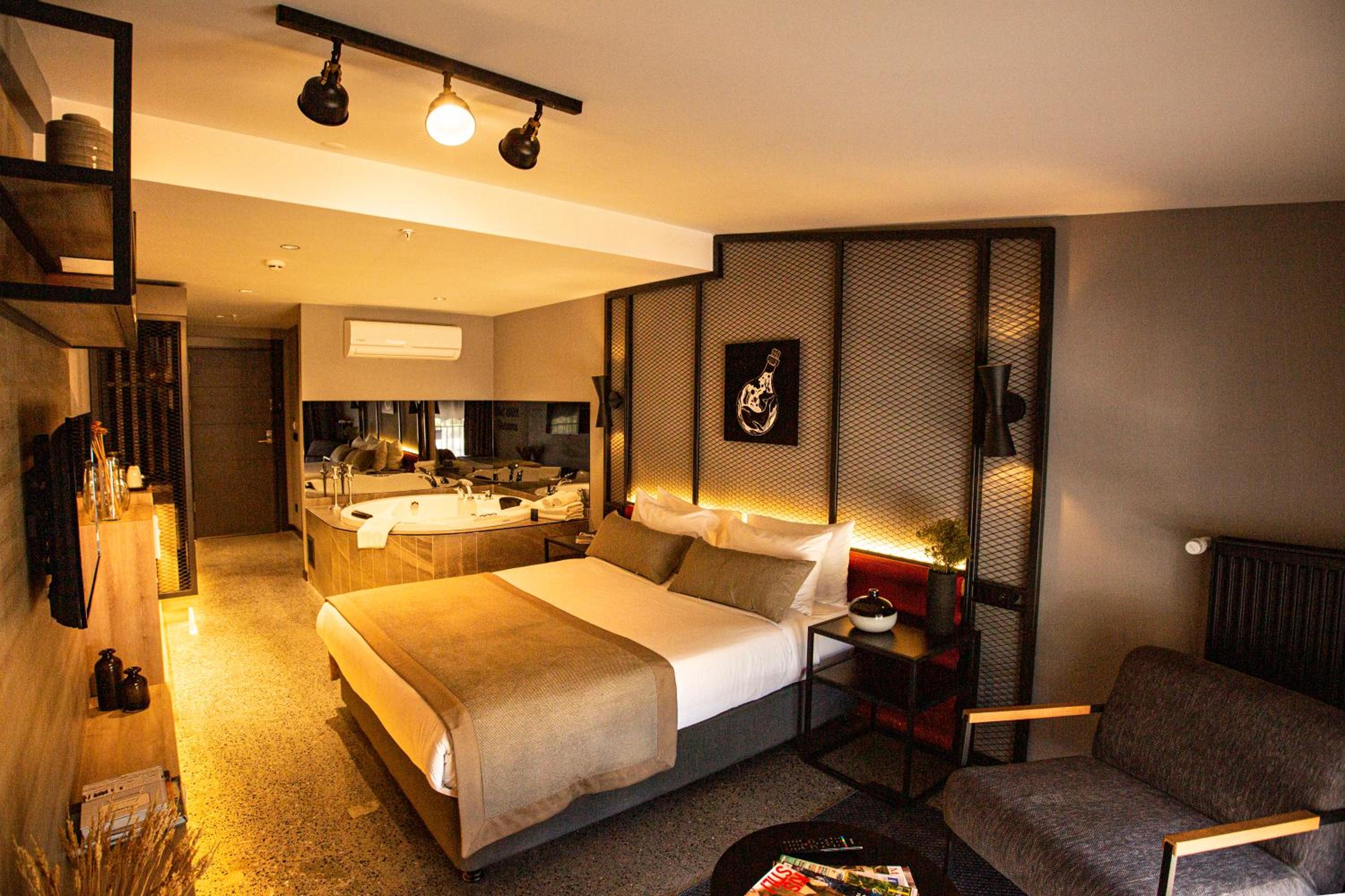 JUNIOR JAKUZI SUITE photo 3