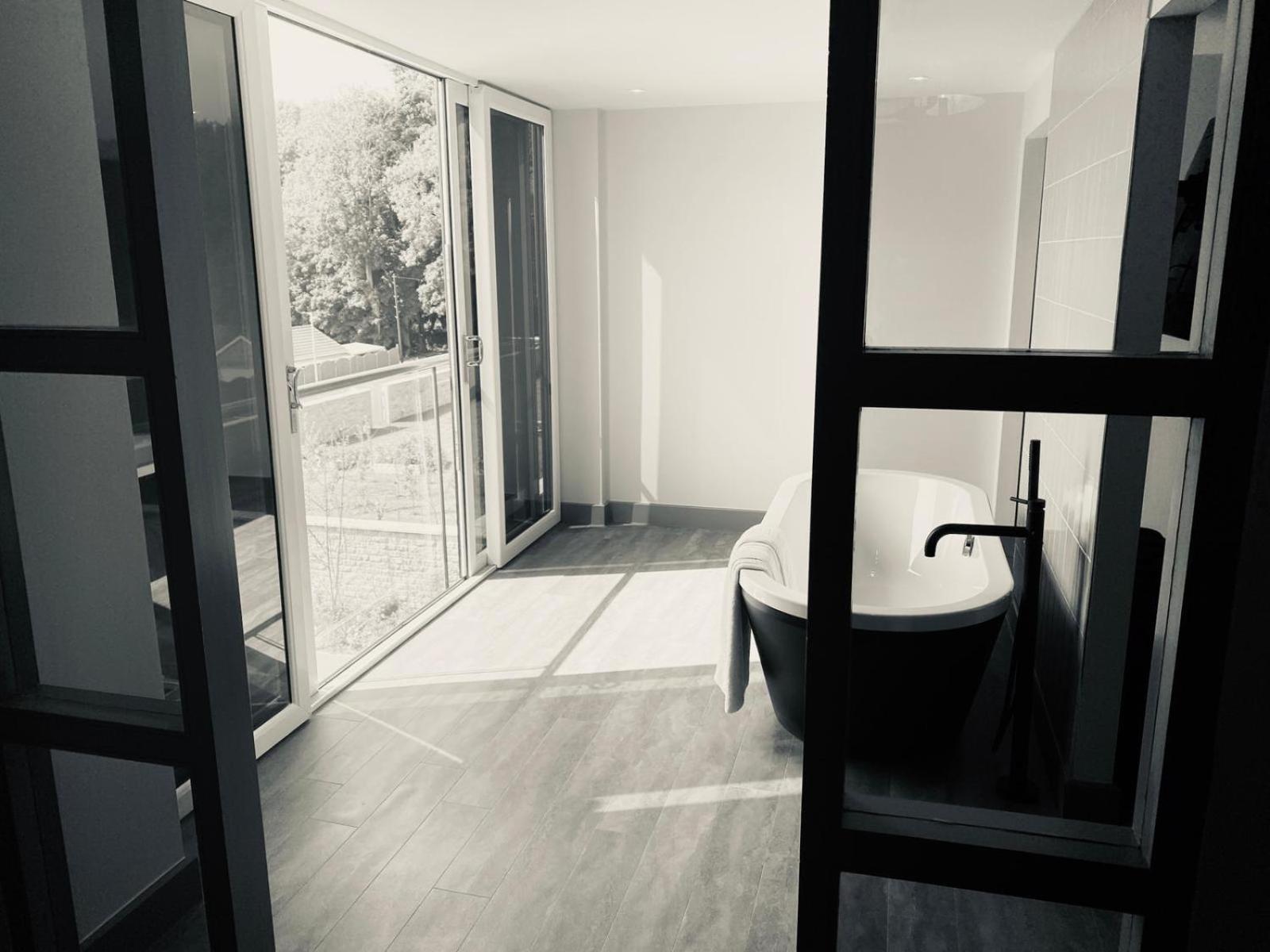 Suite - Photo 19