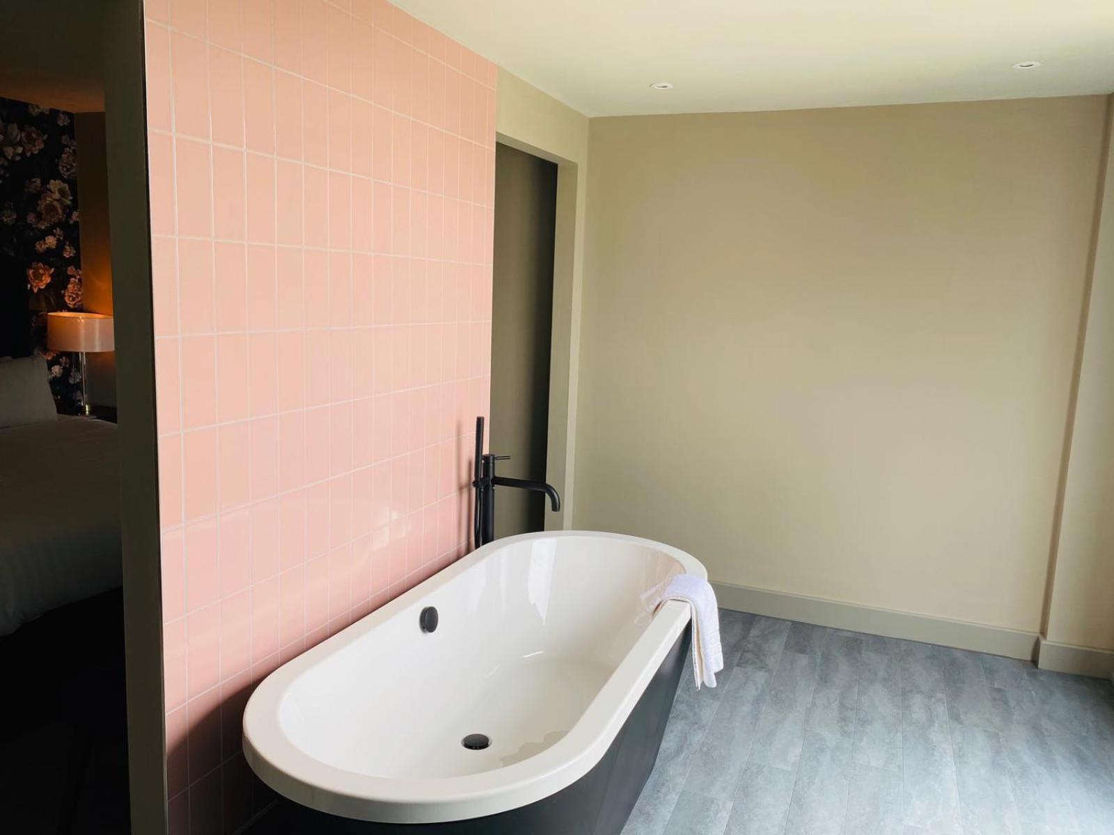 Suite - Photo 6