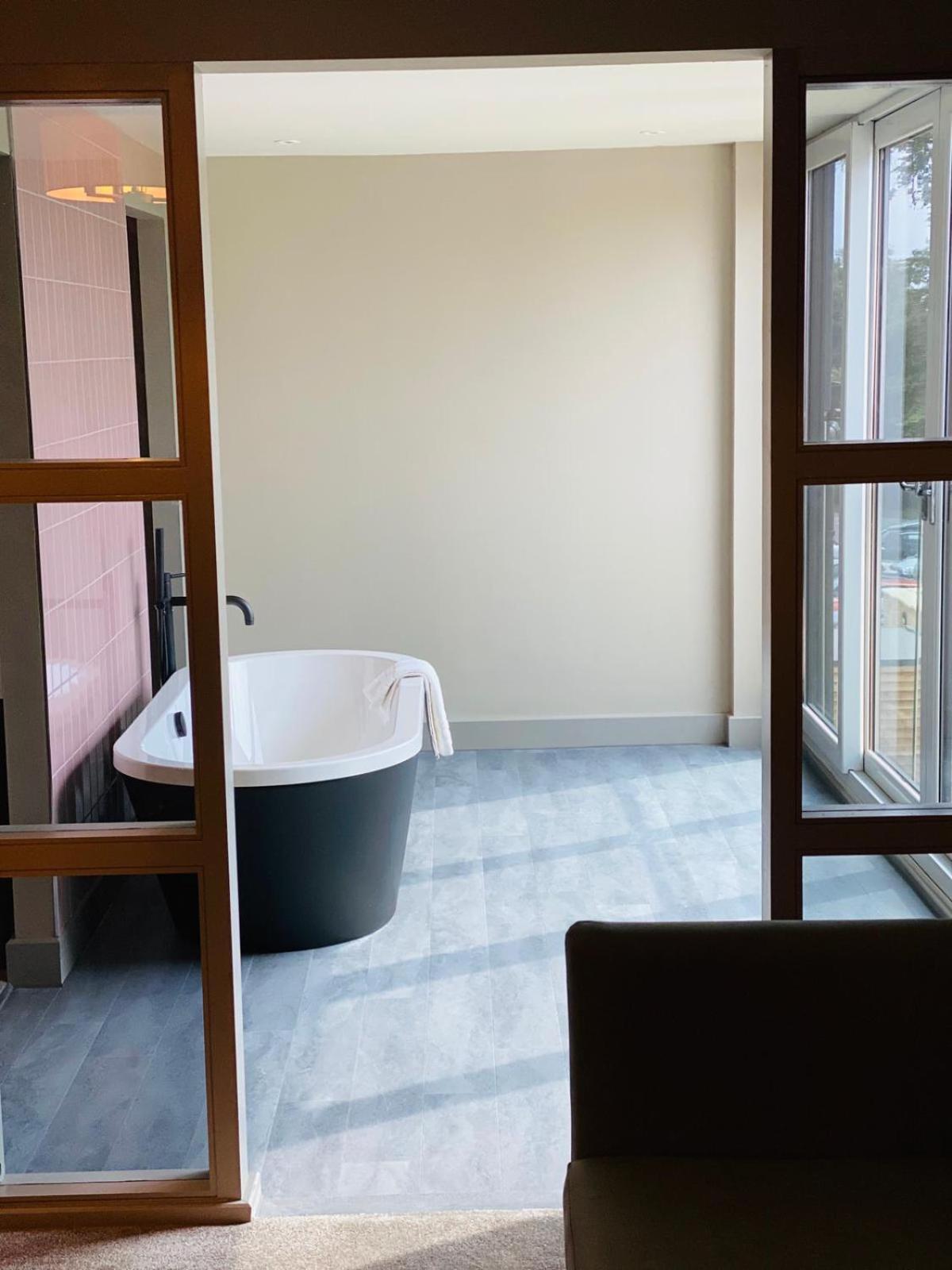 Suite - Photo 7