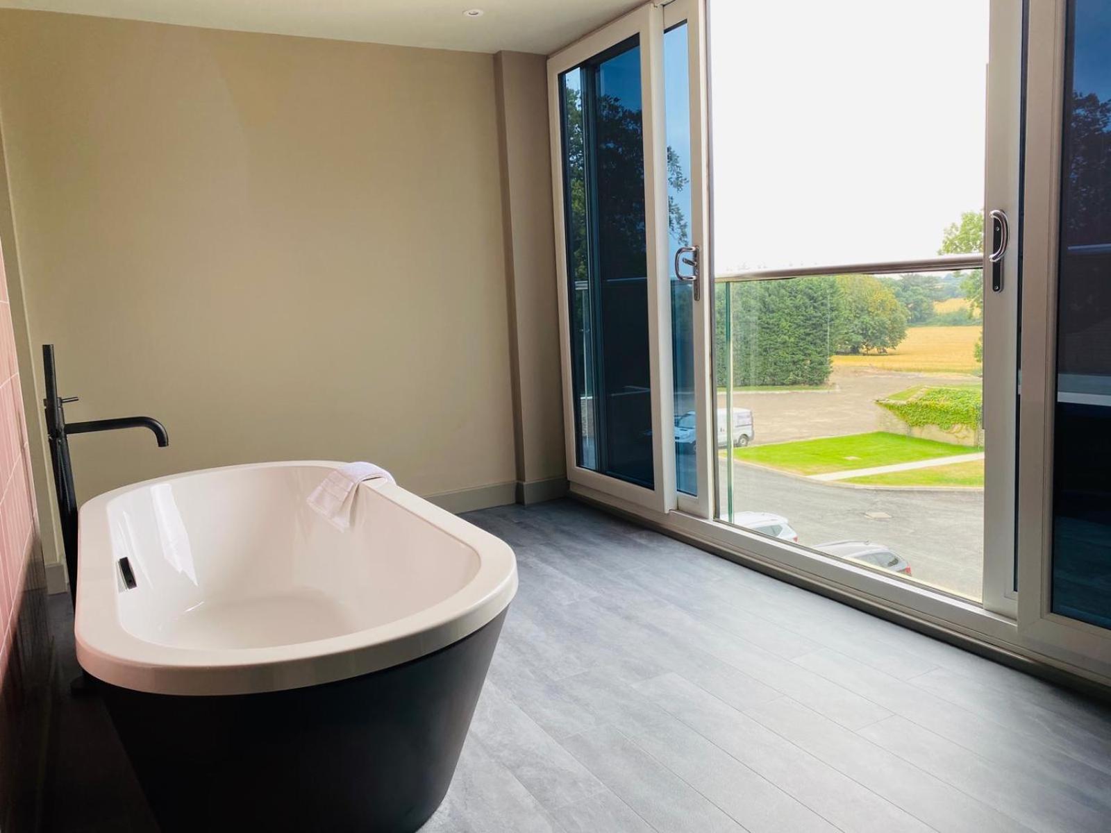 Suite - Photo 8