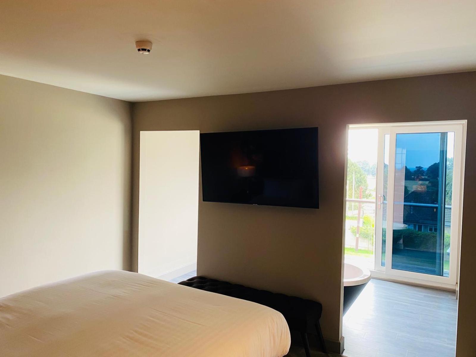 Suite - Photo 14