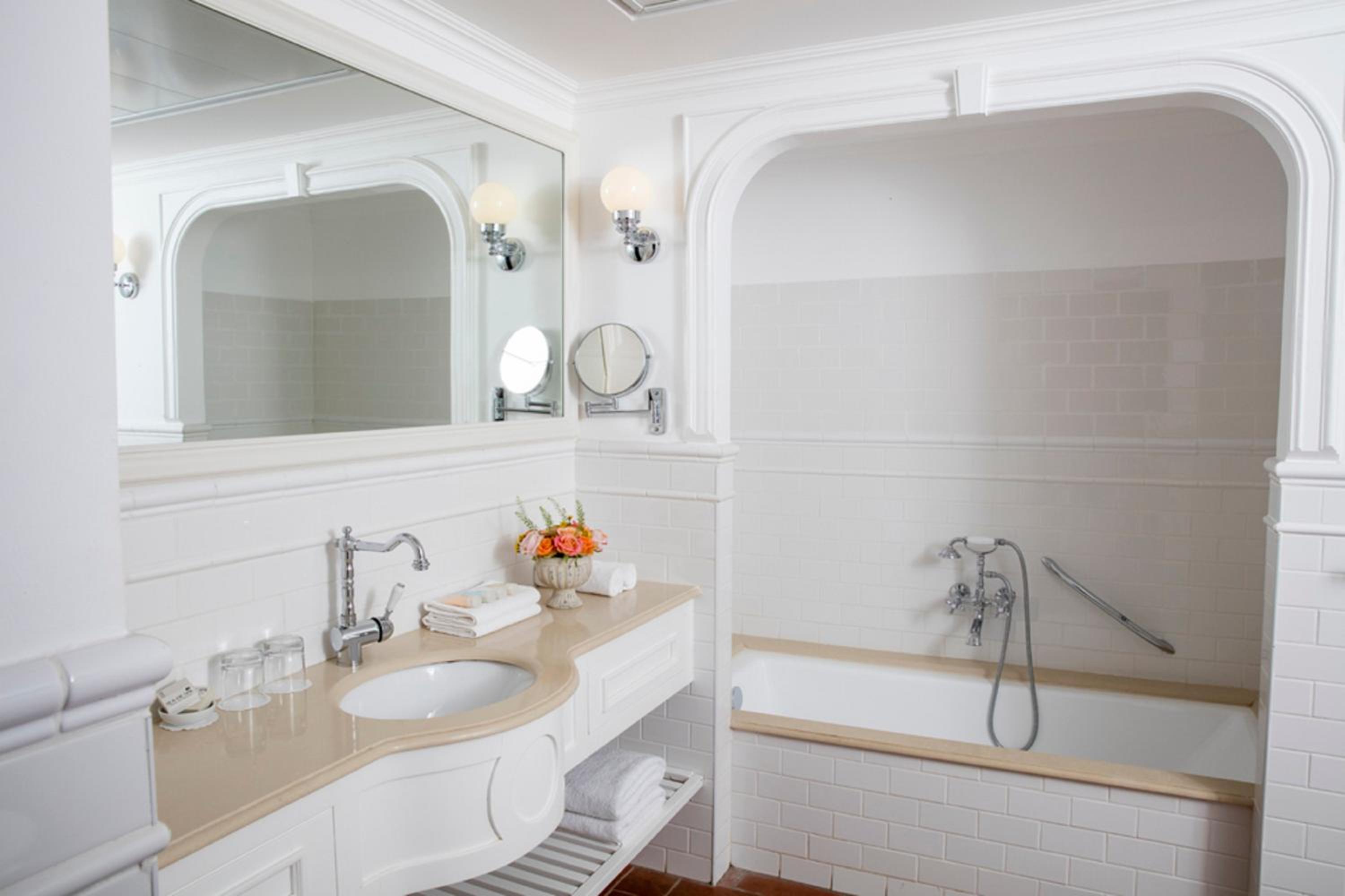 Classic Balcony Room – Upper Floor - Photo 1