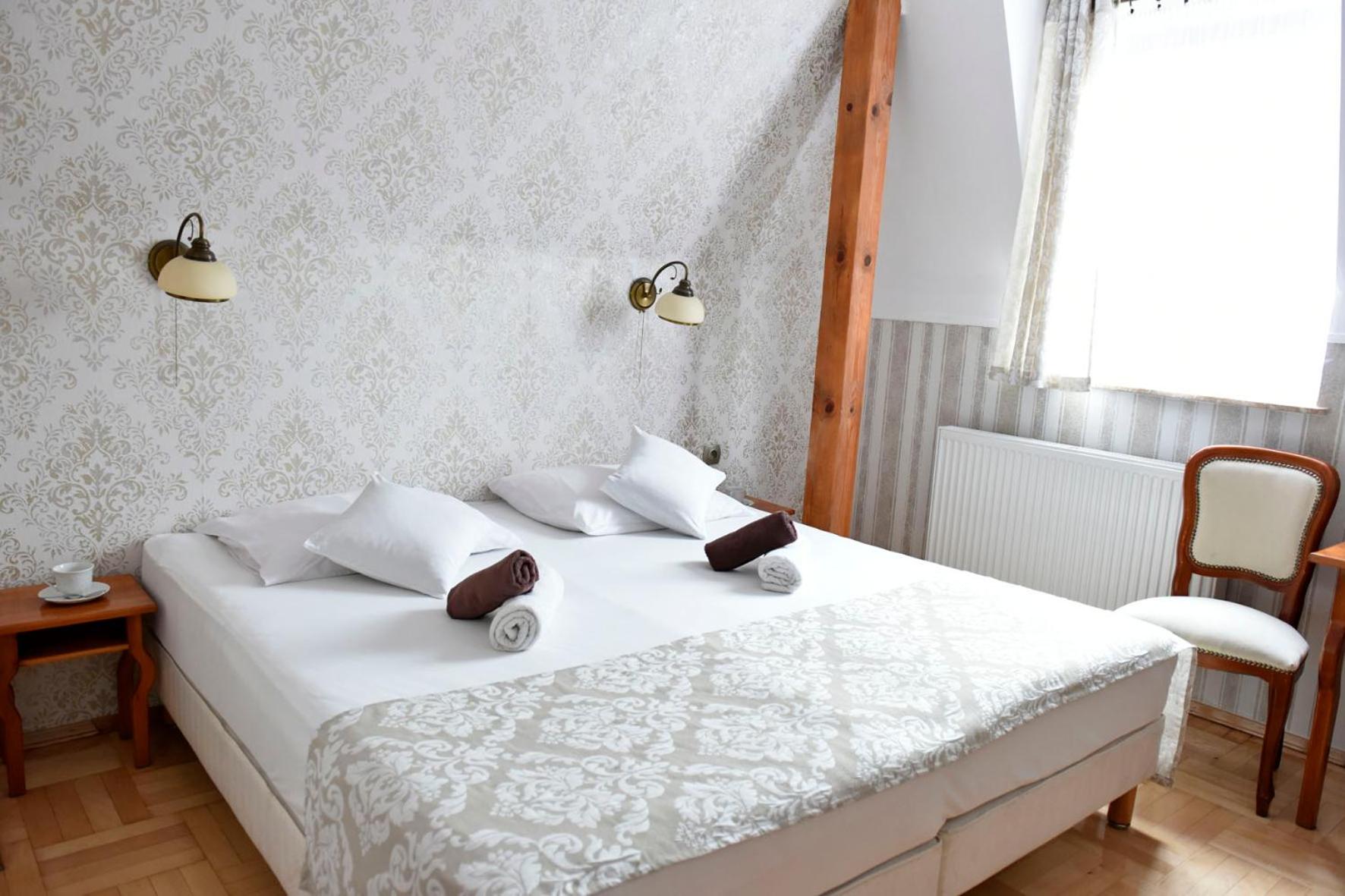 Double or Twin Room - Photo 10
