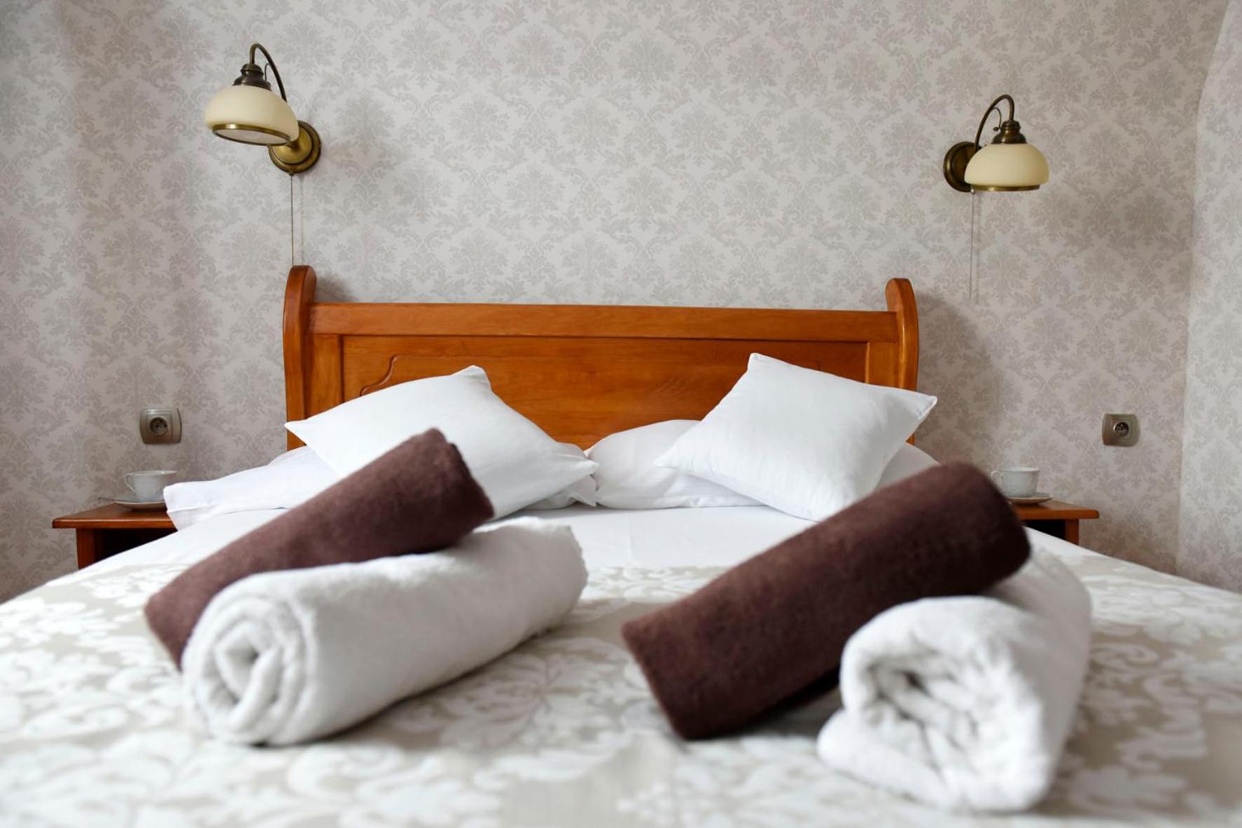 Double or Twin Room - Photo 8