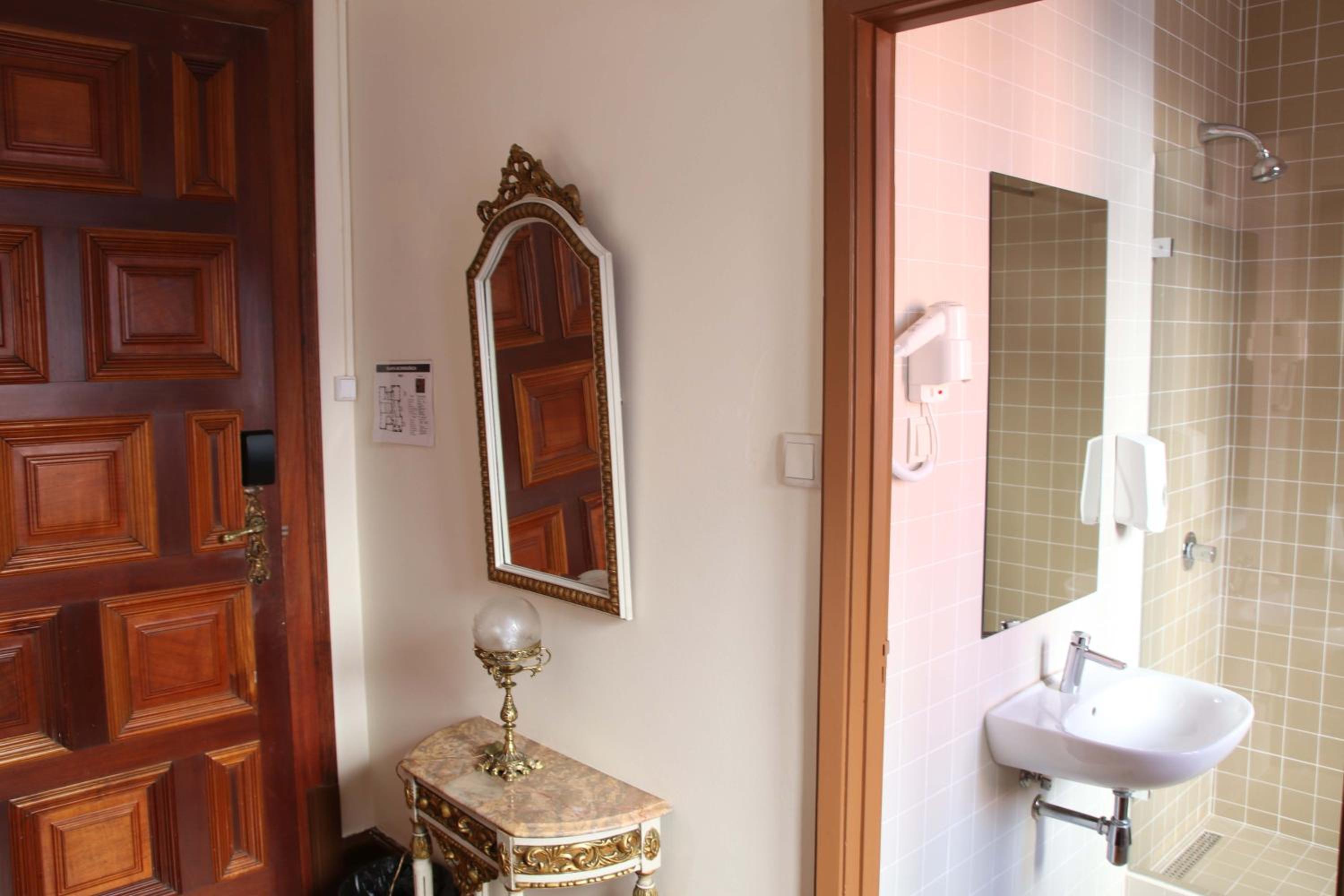 Double Room with Private Bathroom photo 3