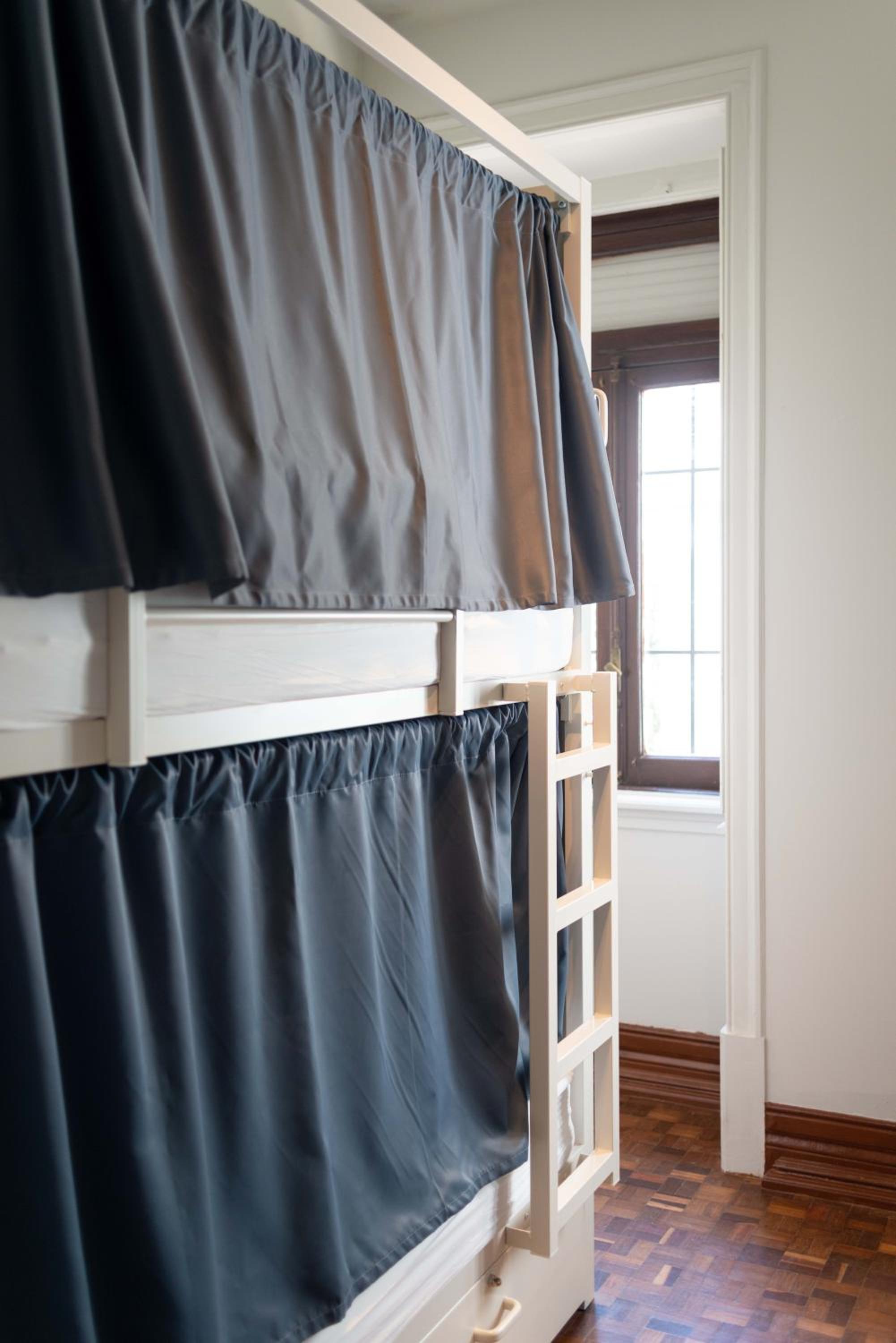 Bed in 4-Bed Mixed Dormitory Room with Shared Bathroom photo 3