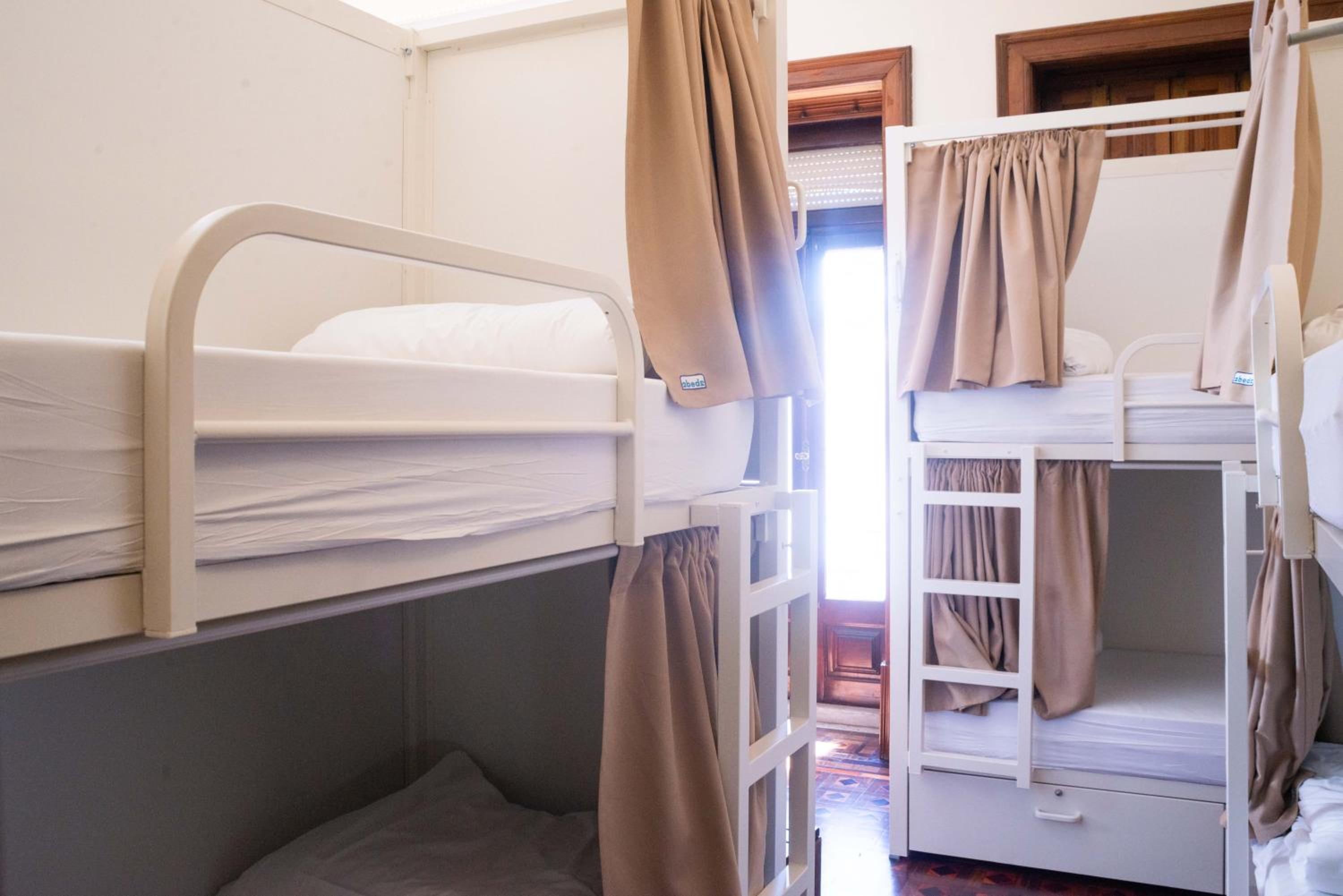 Bed in 10-bed Mixed Dormitory with Shared Bathroom photo 1