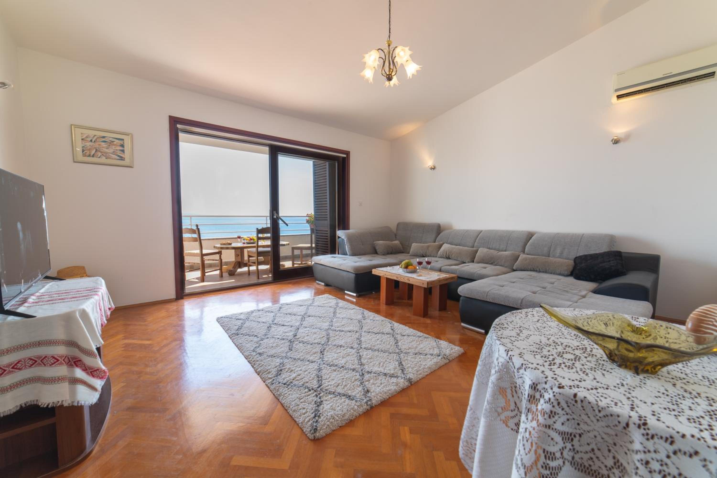 Superior Three-Bedroom Apartment with Terrace
