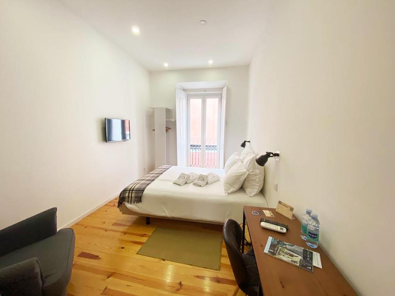 Deluxe Double Room - Photo 7