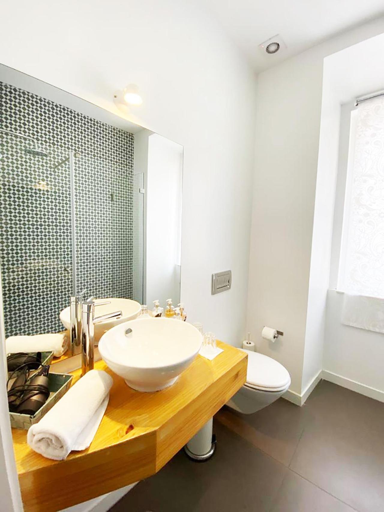 Deluxe Double Room - Photo 12