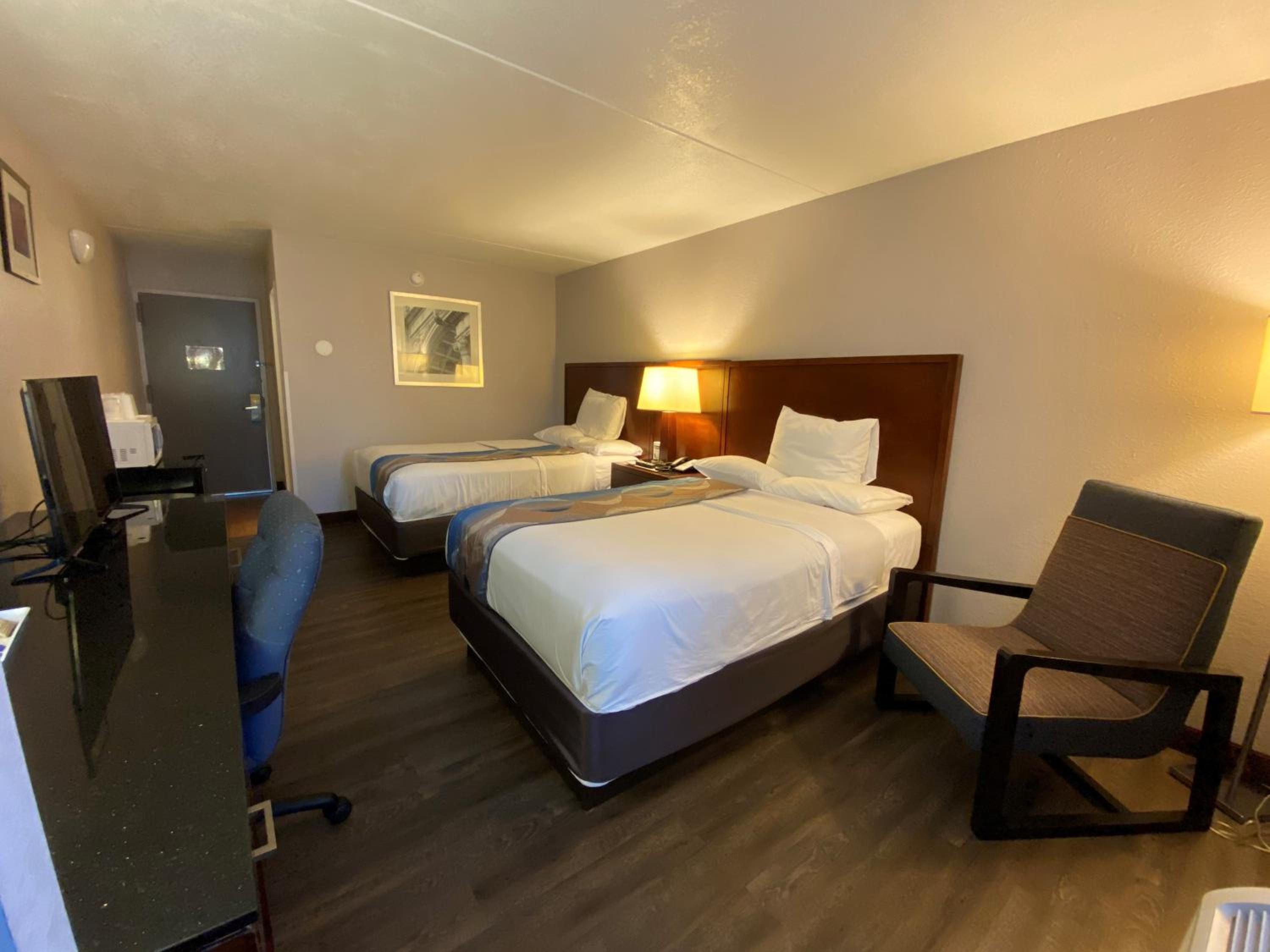 Double Room with Two Double Beds - Non-Smoking - Photo 2