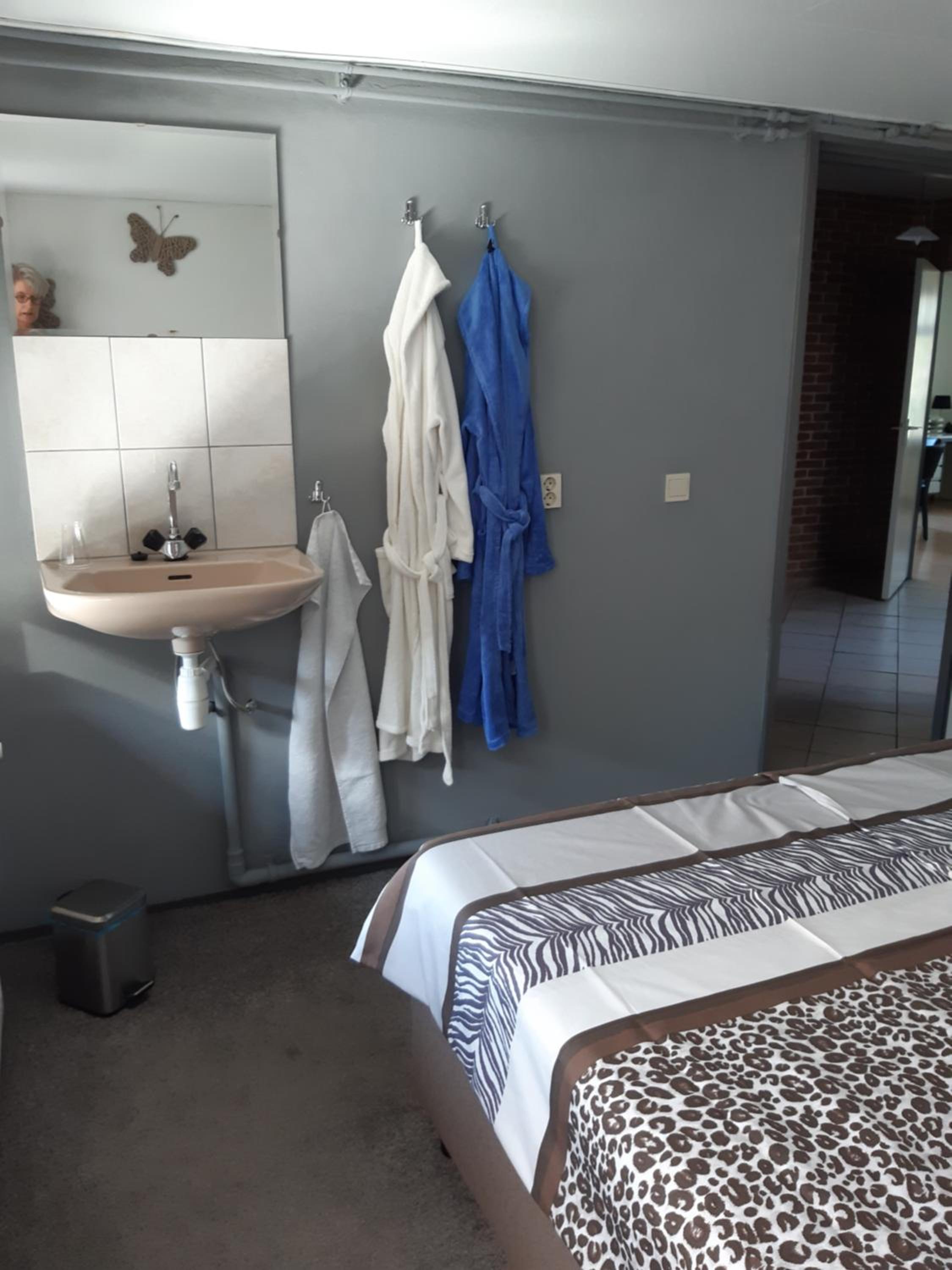 Standard Double Room with Shared Bathroom photo 3