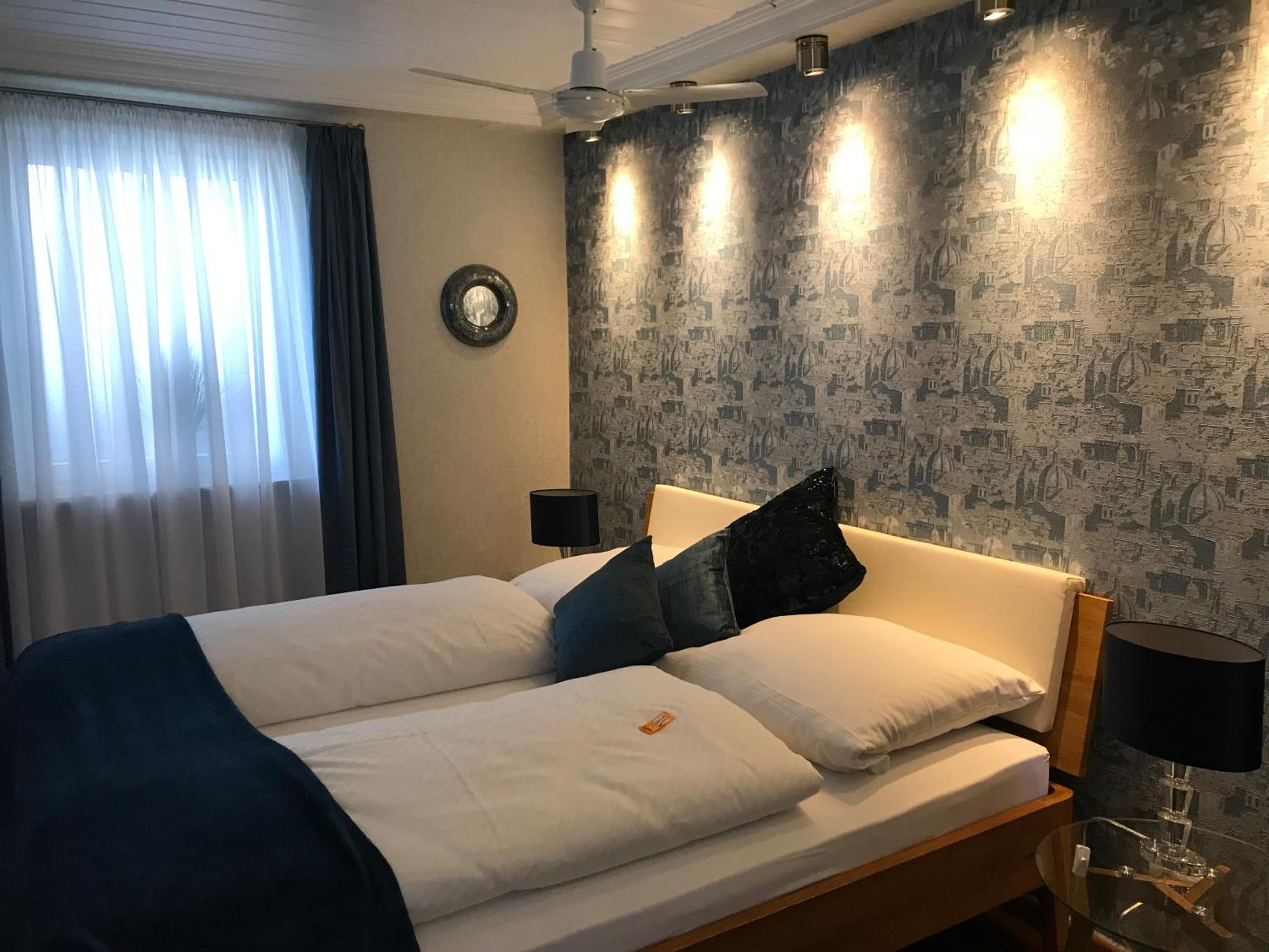 Deluxe Double Room with Shower - Photo 6