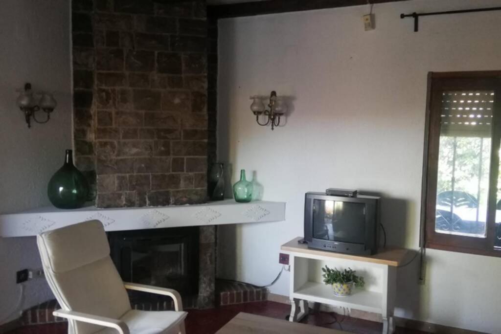 Five-Bedroom House - Photo 1