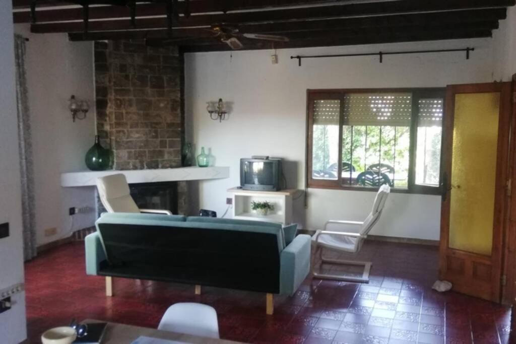 Five-Bedroom House - Photo 39