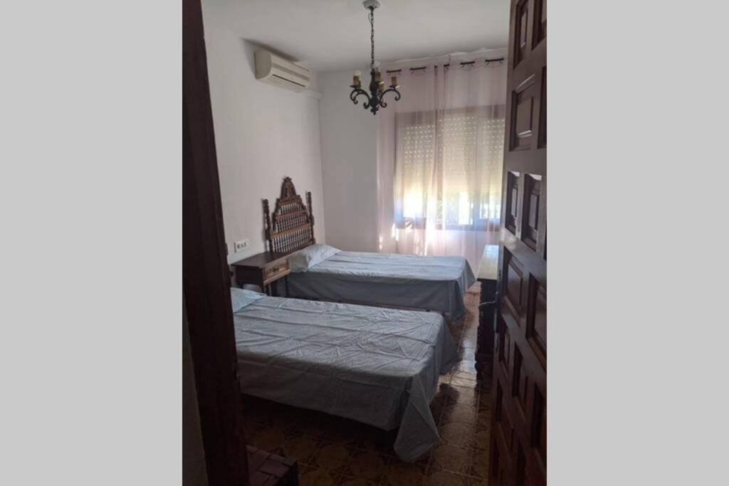 Five-Bedroom House - Photo 35