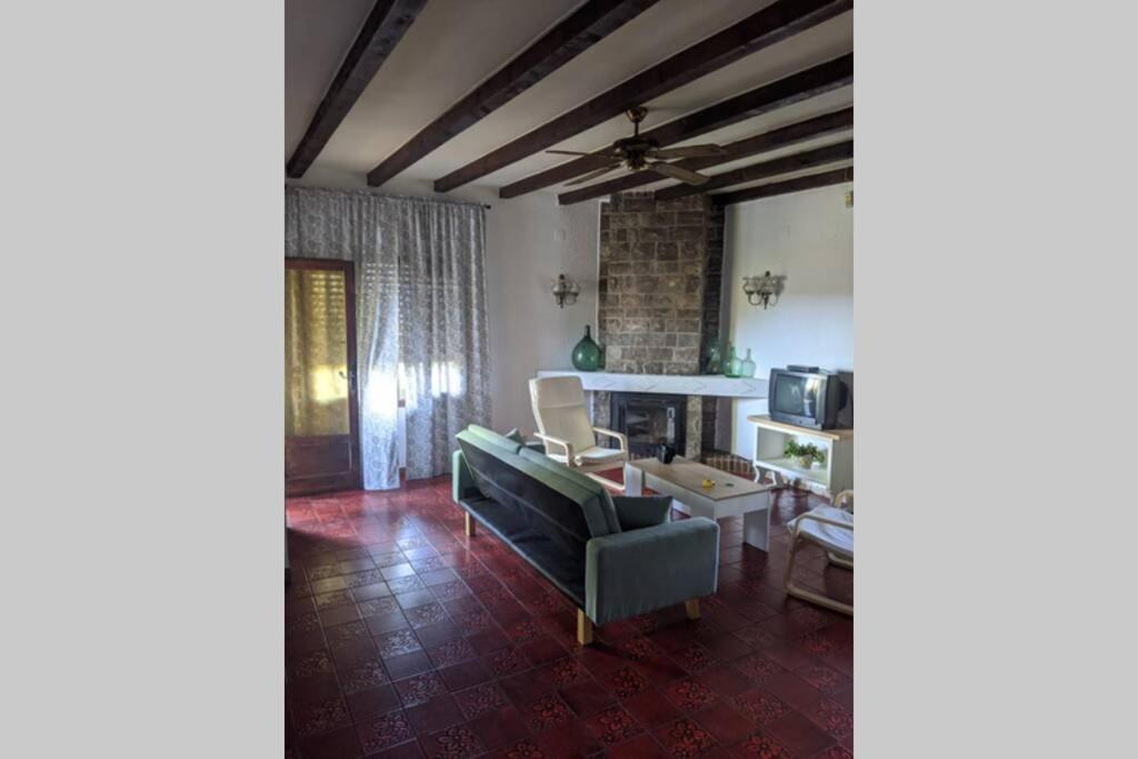 Five-Bedroom House - Photo 7