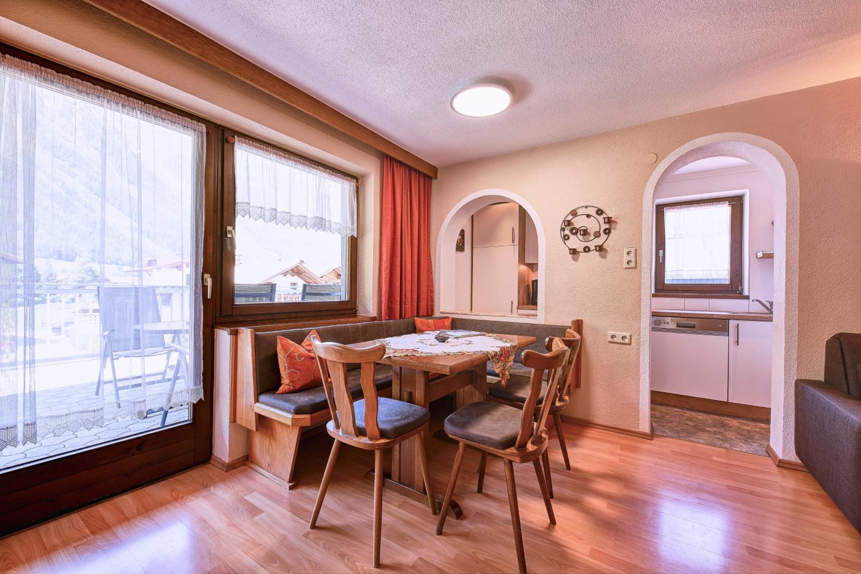 Two-Bedroom Apartment With Balcony photo 3