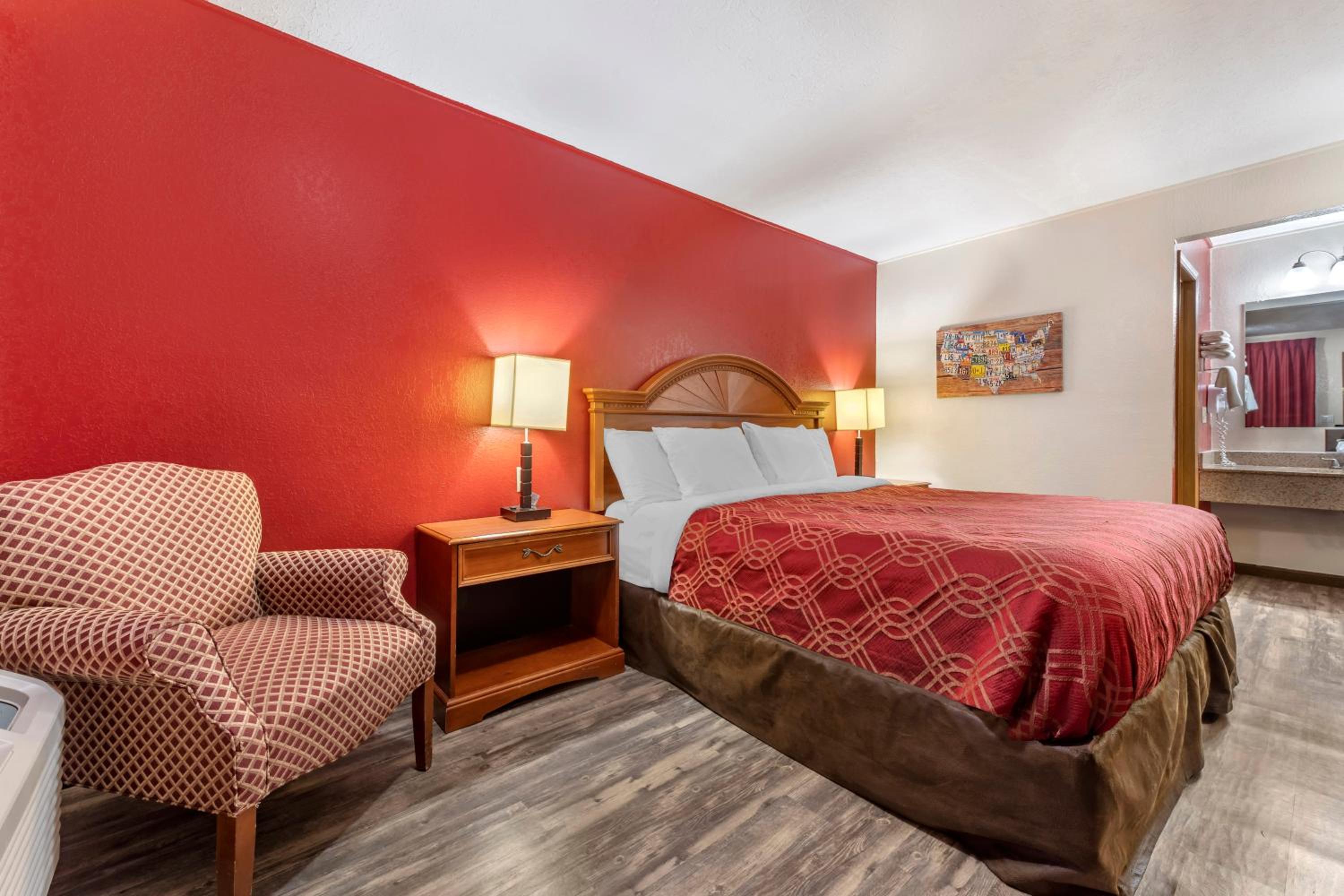 King Room - Non-Smoking - Photo 3