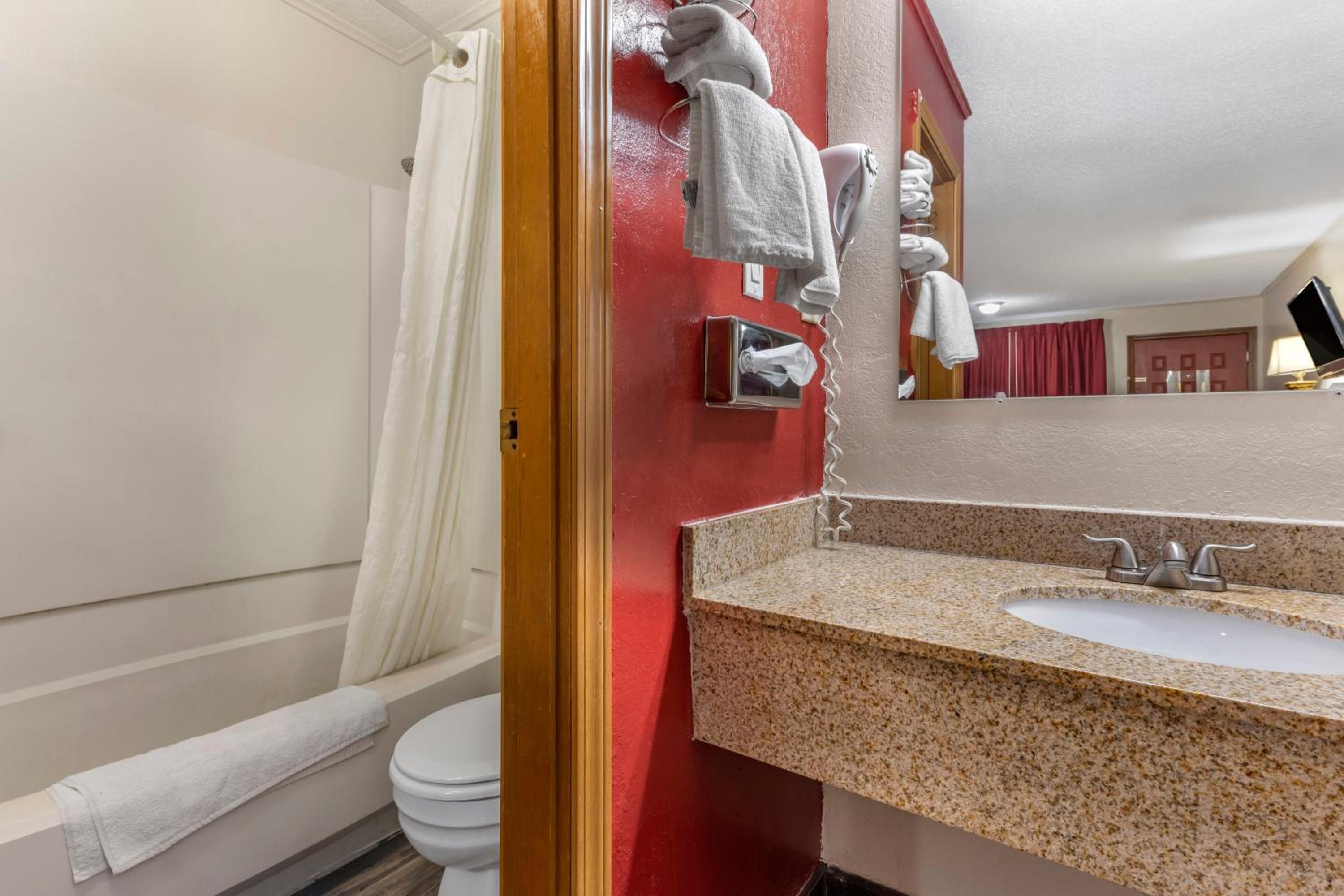 Double Room with Two Double Beds - Smoking - Photo 2