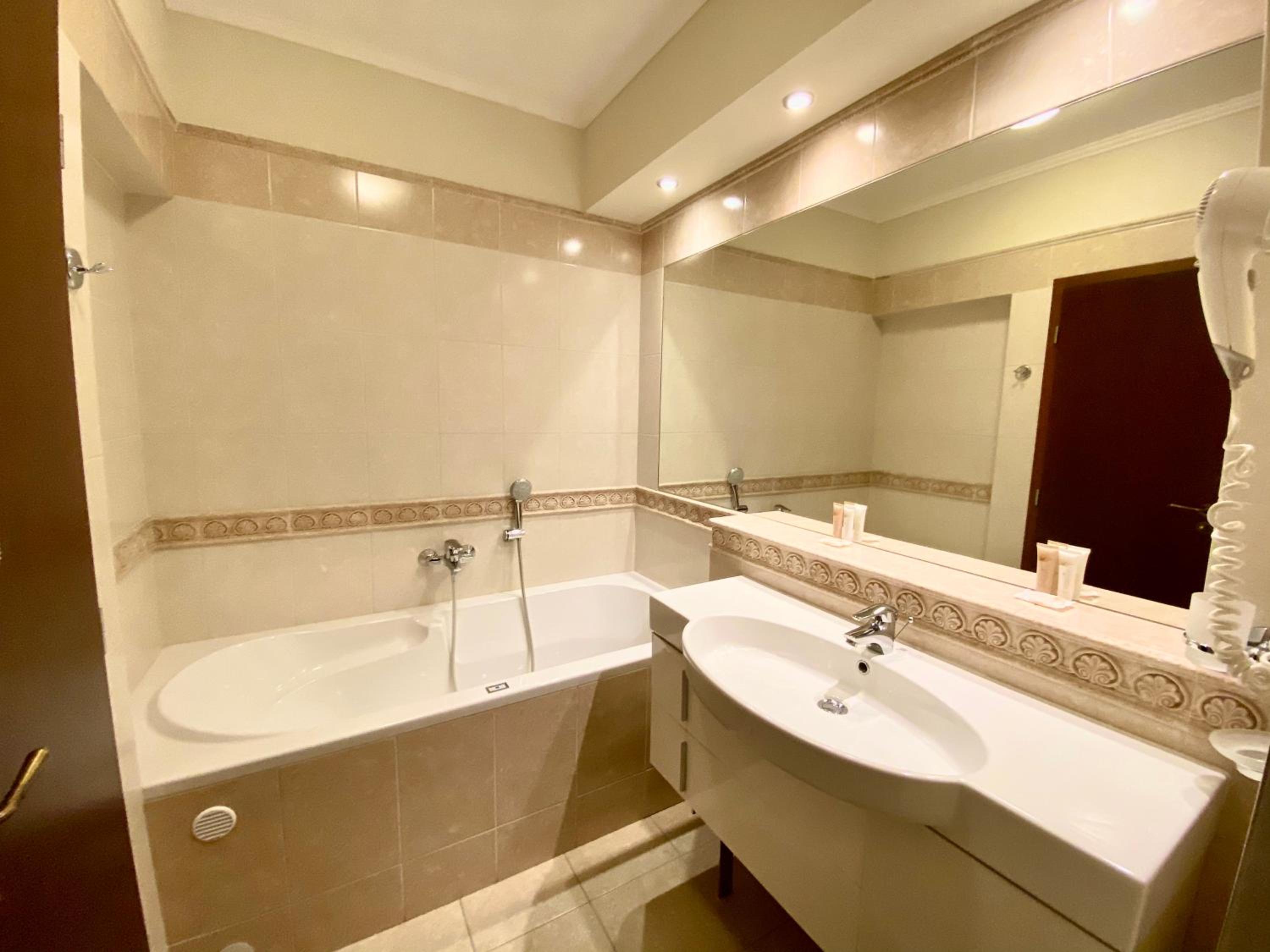 Junior Suite with Garden View photo 3