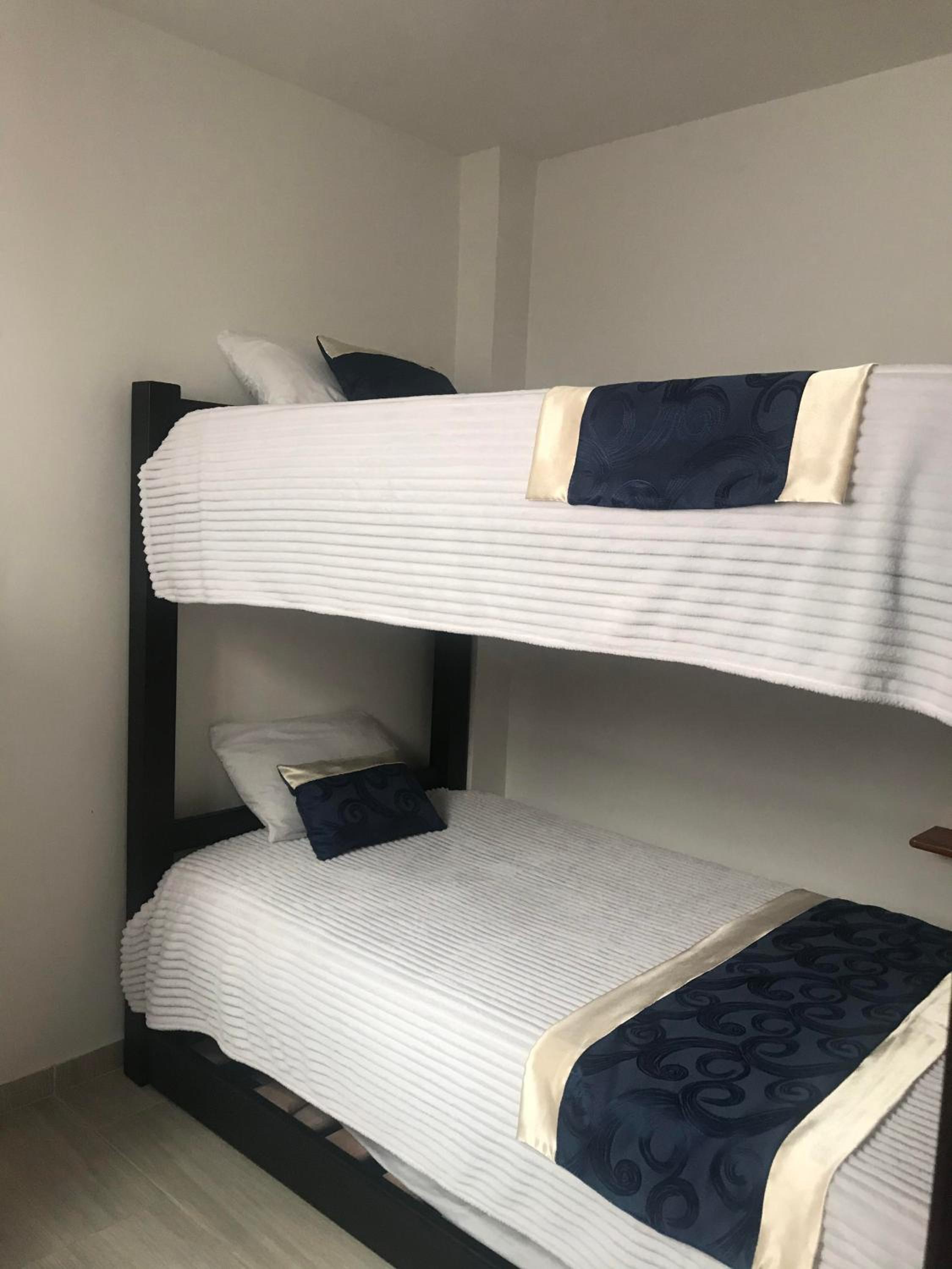 Twin Room with Private Bathroom photo 2
