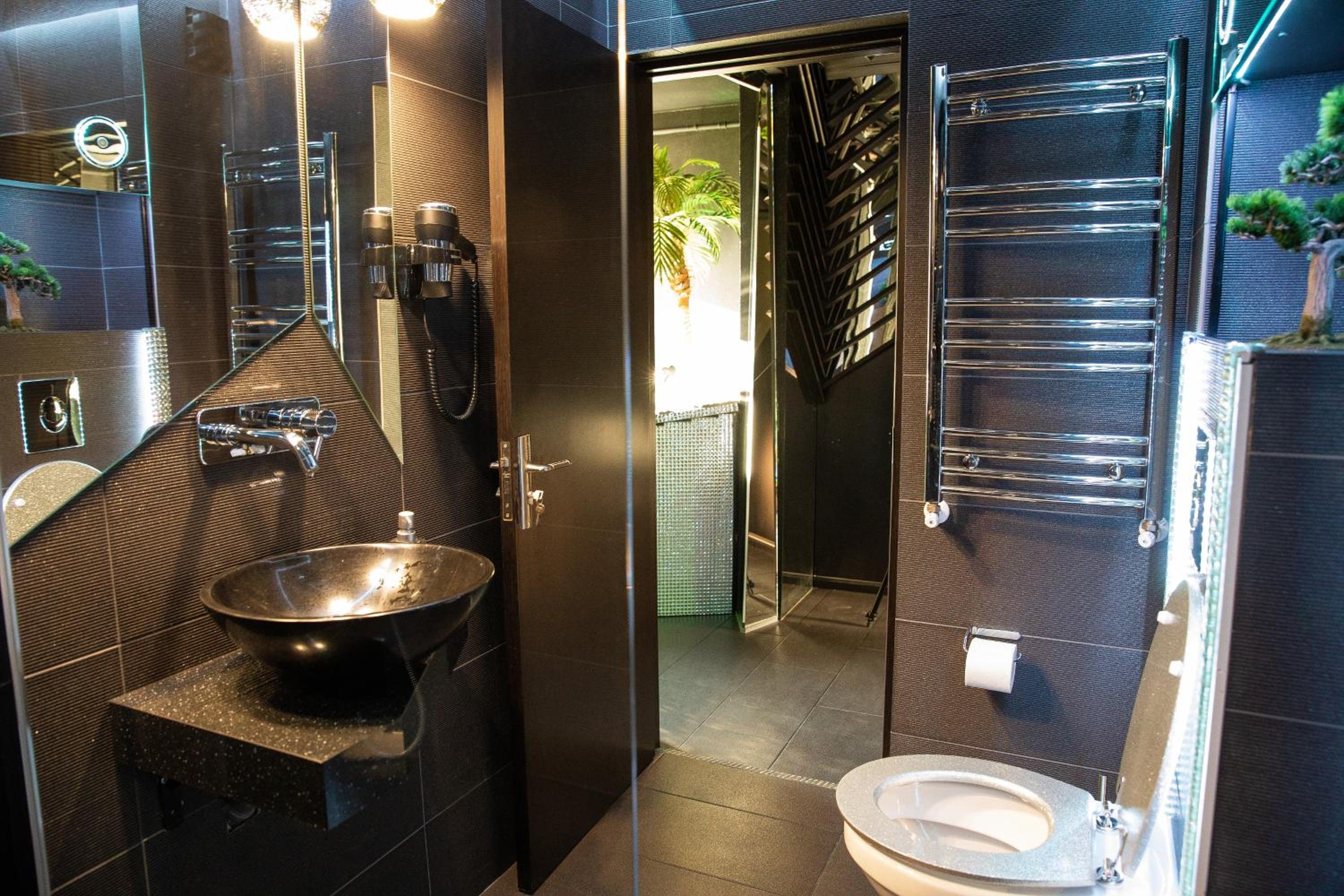 One-Bedroom Apartment - Photo 13