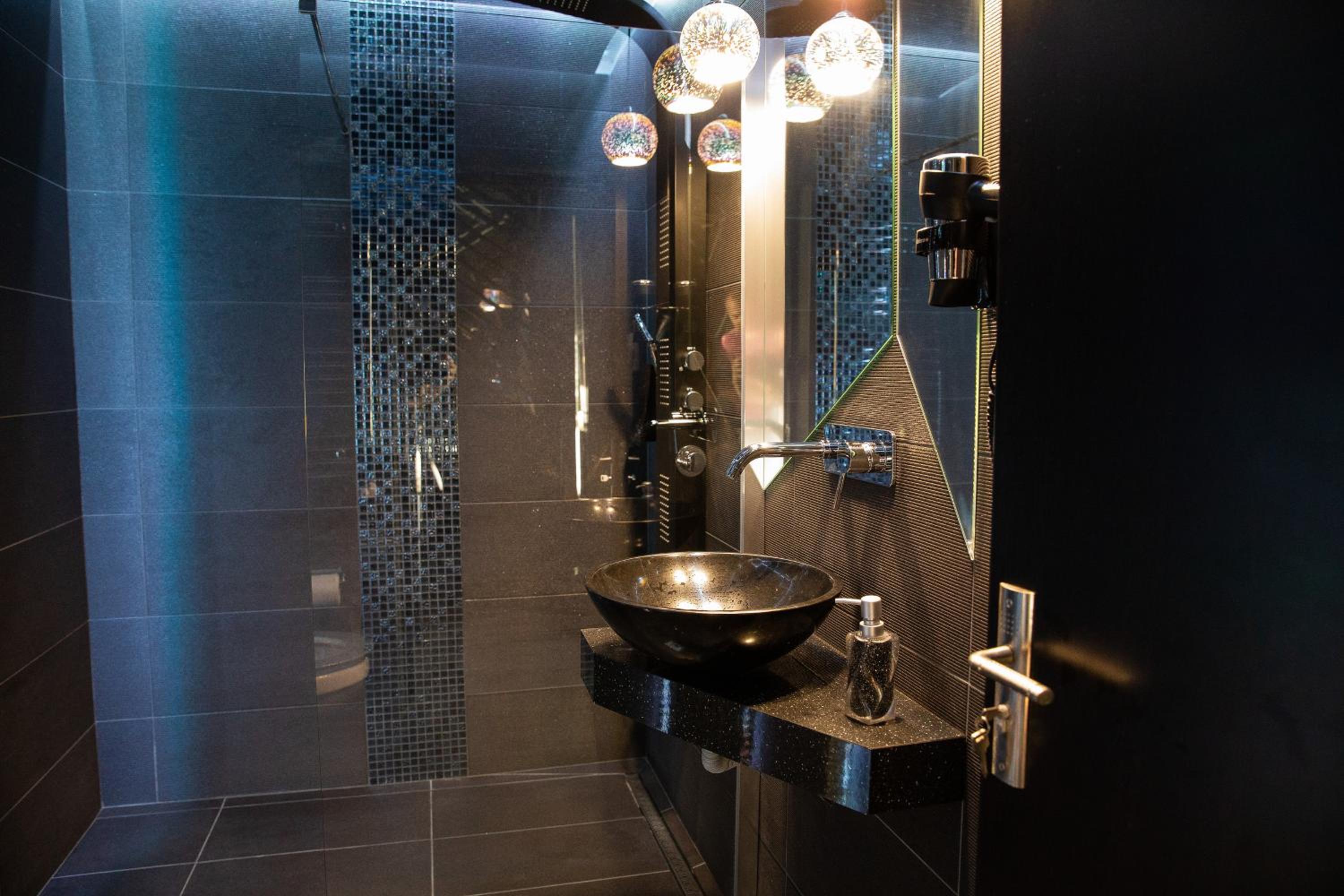 One-Bedroom Apartment - Photo 15