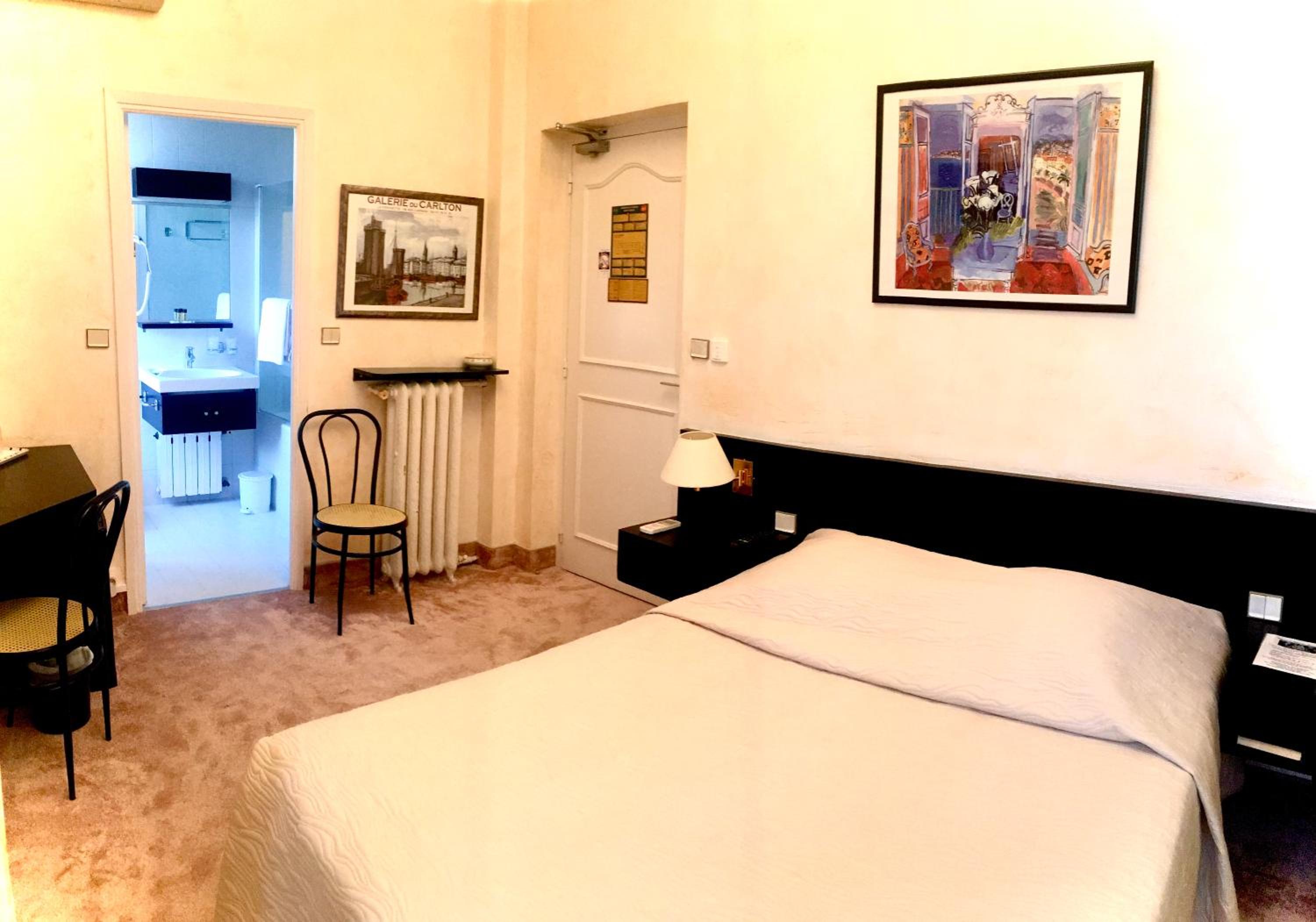 Standard Double Room photo 3