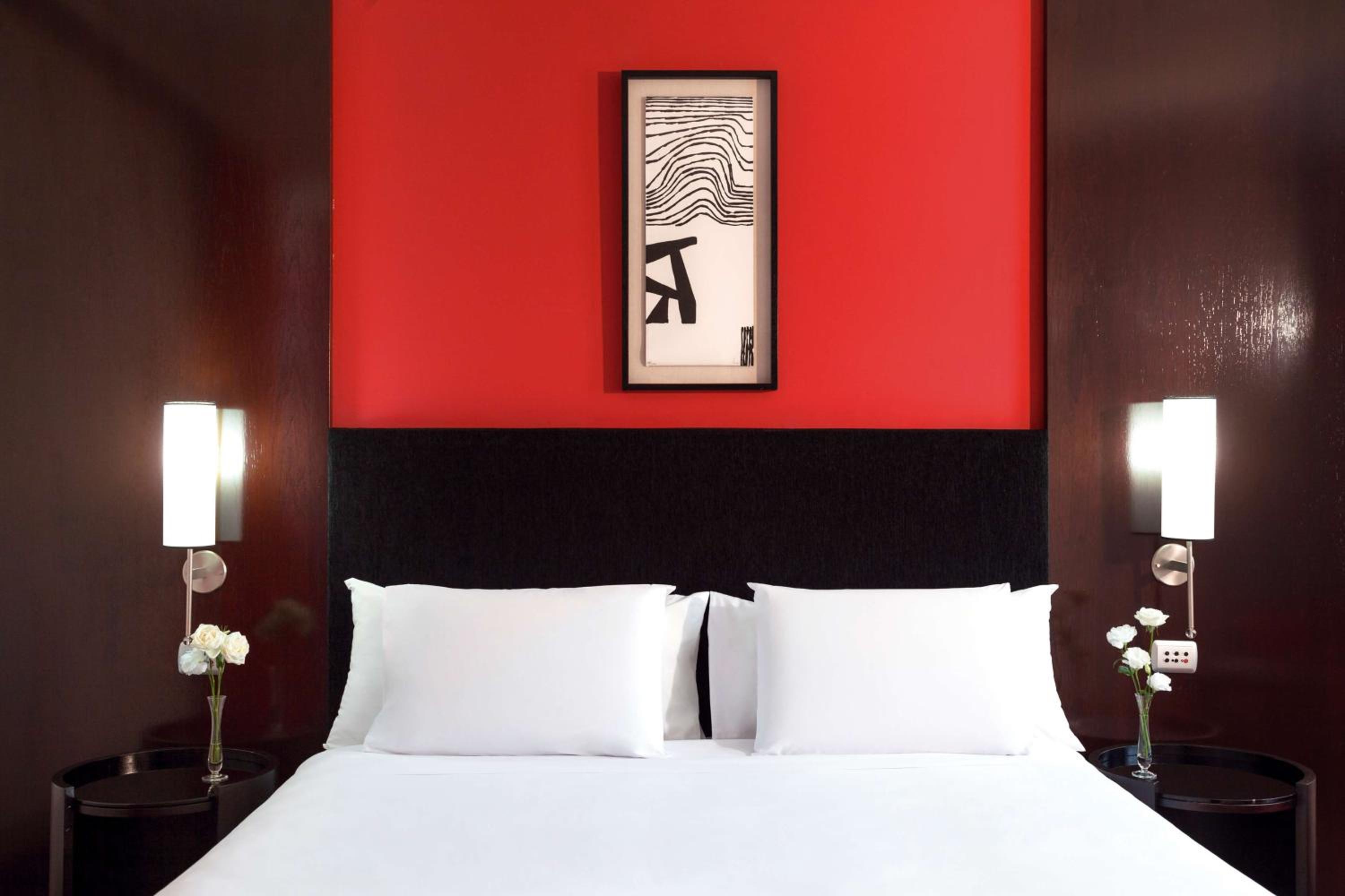 Available room thumbnail 6