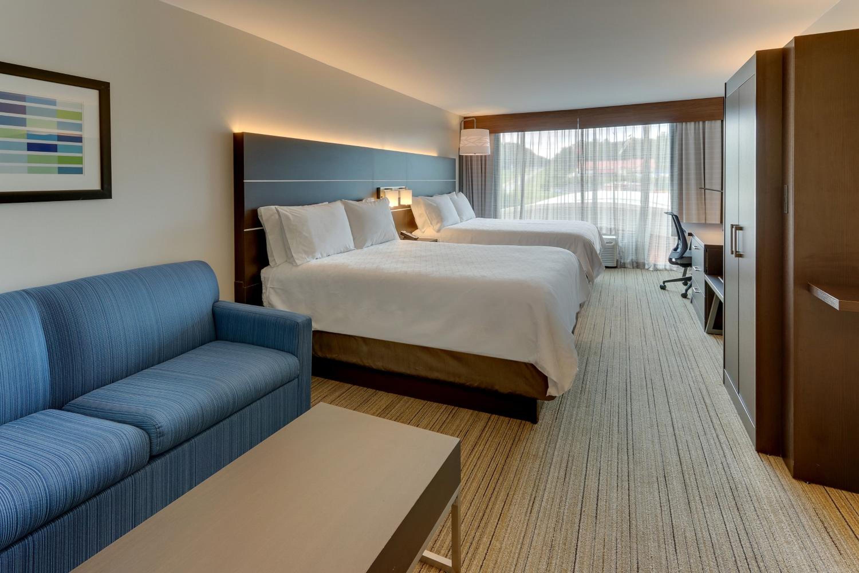 Suite with Two Queen Beds - Photo 5